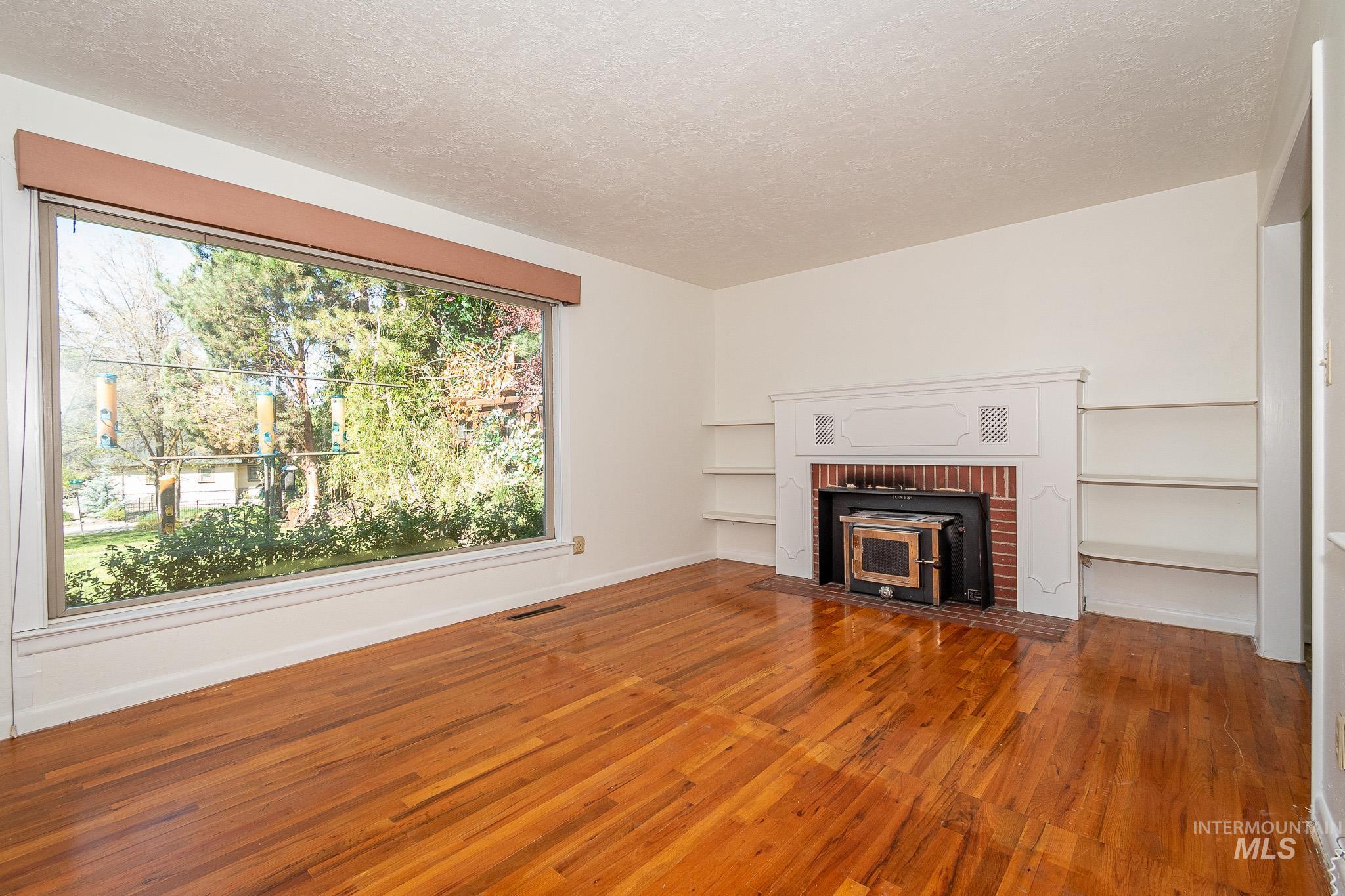 1304 W Rose Park Cir., Boise, Idaho 83702, 2 Bedrooms, 1 Bathroom, Residential For Sale, Price $525,000, 98982357