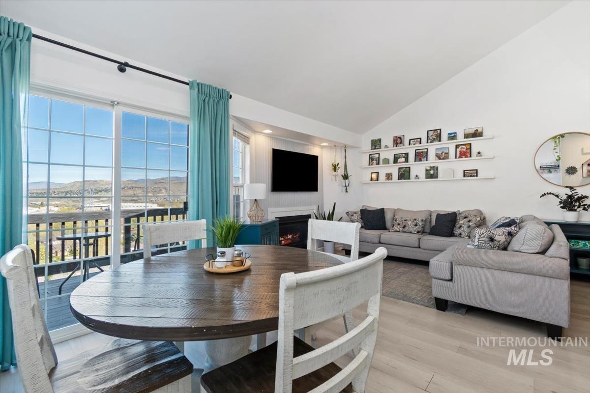 2810 E Eastgate Dr, Boise, Idaho 83716, 3 Bedrooms, 2 Bathrooms, Residential For Sale, Price $385,000,MLS 98982359