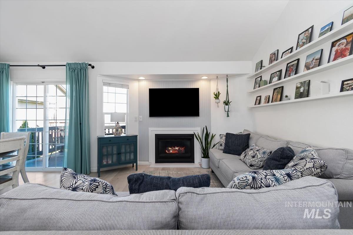 2810 E Eastgate Dr, Boise, Idaho 83716, 3 Bedrooms, 2 Bathrooms, Residential For Sale, Price $385,000,MLS 98982359