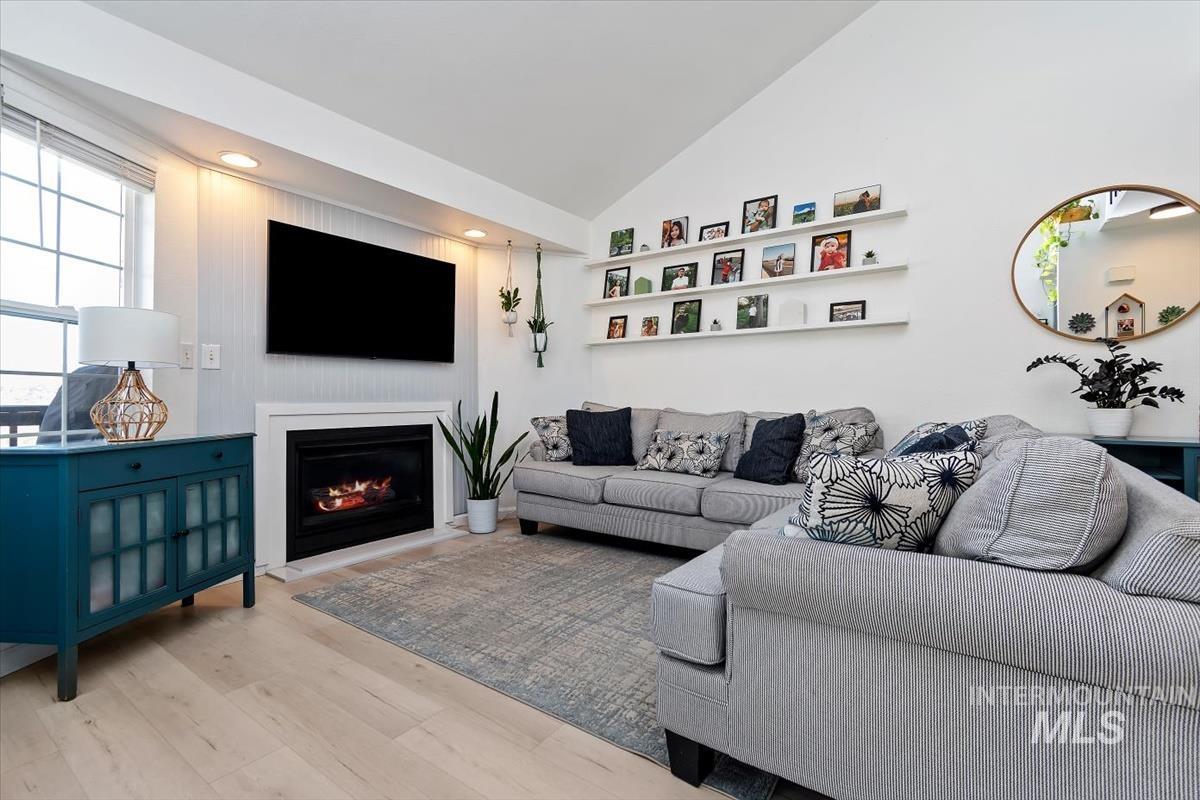 2810 E Eastgate Dr, Boise, Idaho 83716, 3 Bedrooms, 2 Bathrooms, Residential For Sale, Price $385,000,MLS 98982359