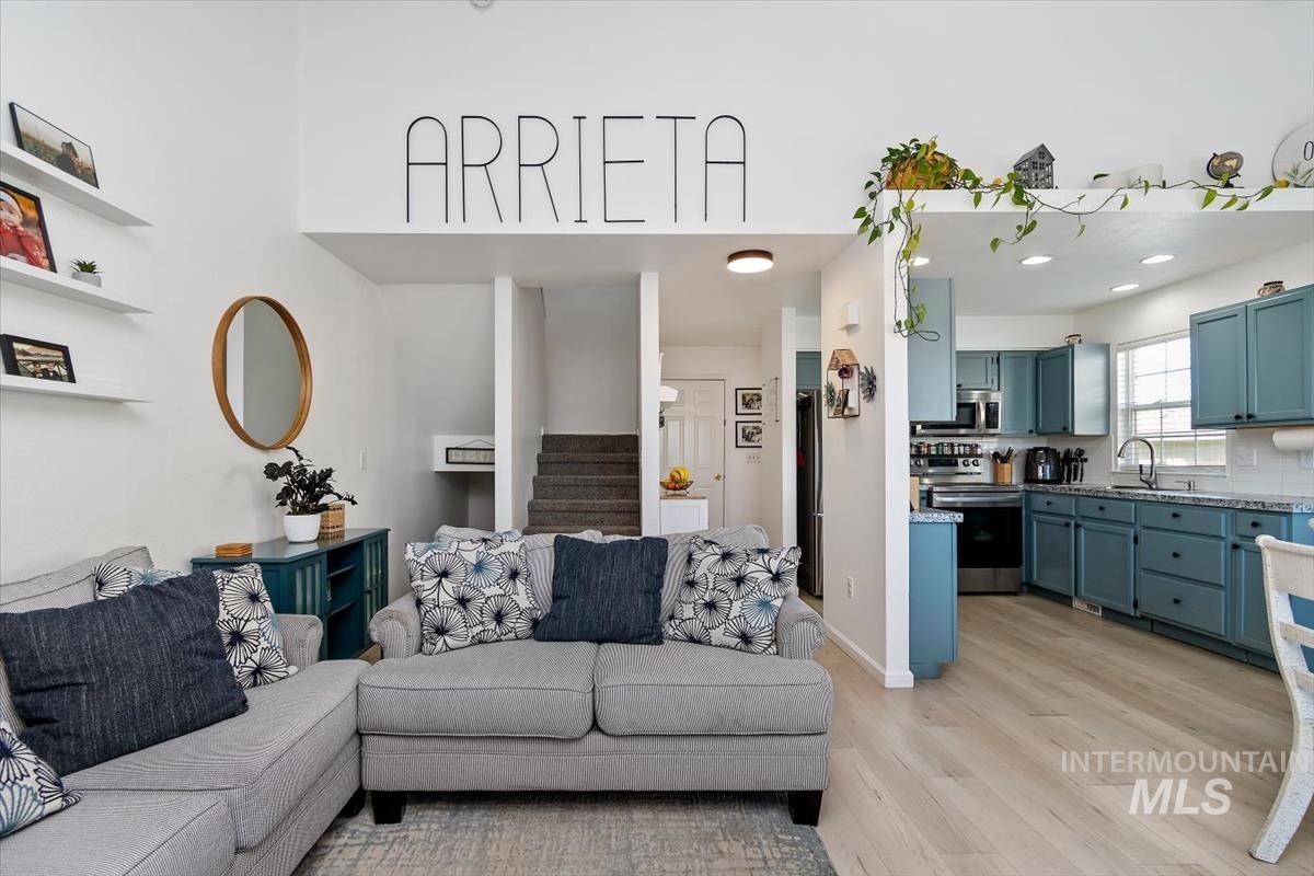 2810 E Eastgate Dr, Boise, Idaho 83716, 3 Bedrooms, 2 Bathrooms, Residential For Sale, Price $385,000,MLS 98982359