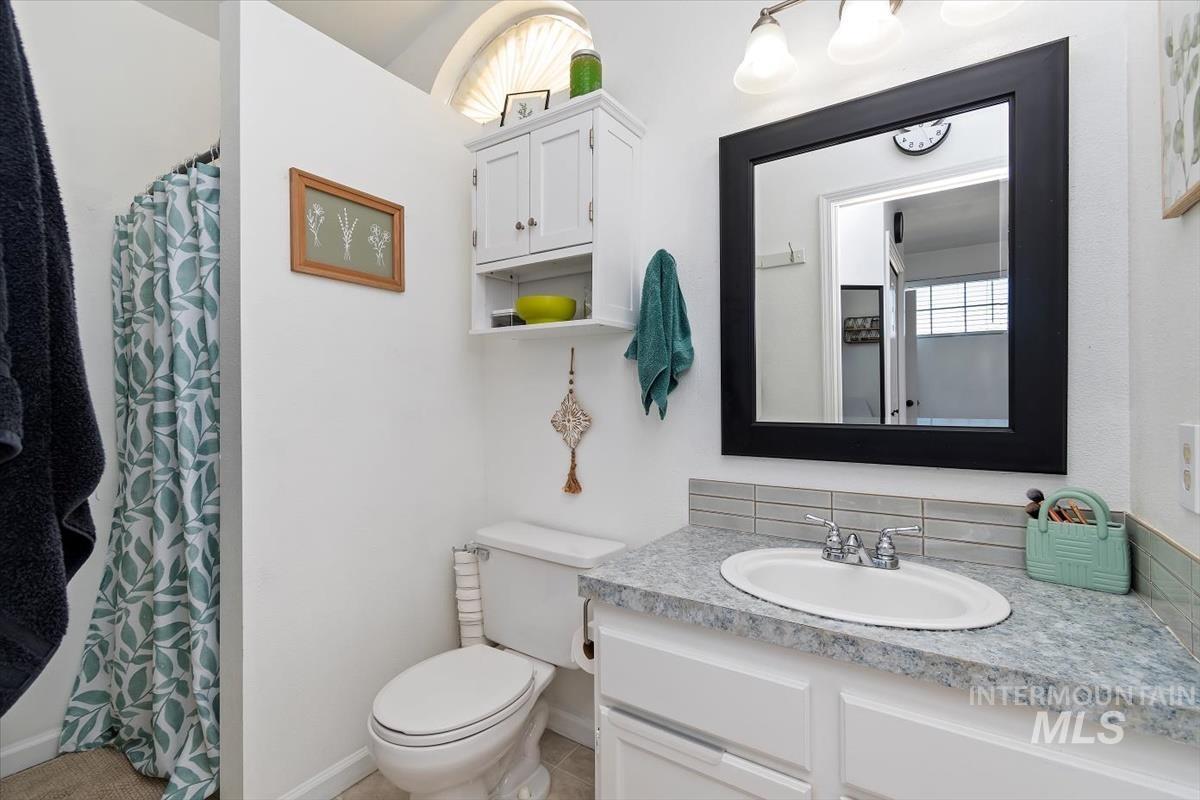 2810 E Eastgate Dr, Boise, Idaho 83716, 3 Bedrooms, 2 Bathrooms, Residential For Sale, Price $385,000,MLS 98982359