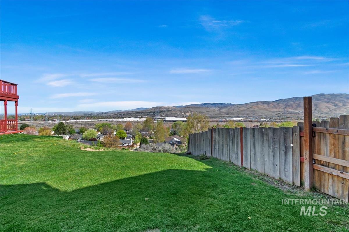 2810 E Eastgate Dr, Boise, Idaho 83716, 3 Bedrooms, 2 Bathrooms, Residential For Sale, Price $385,000,MLS 98982359