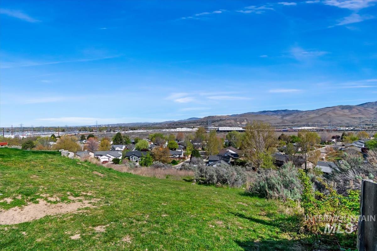 2810 E Eastgate Dr, Boise, Idaho 83716, 3 Bedrooms, 2 Bathrooms, Residential For Sale, Price $385,000,MLS 98982359