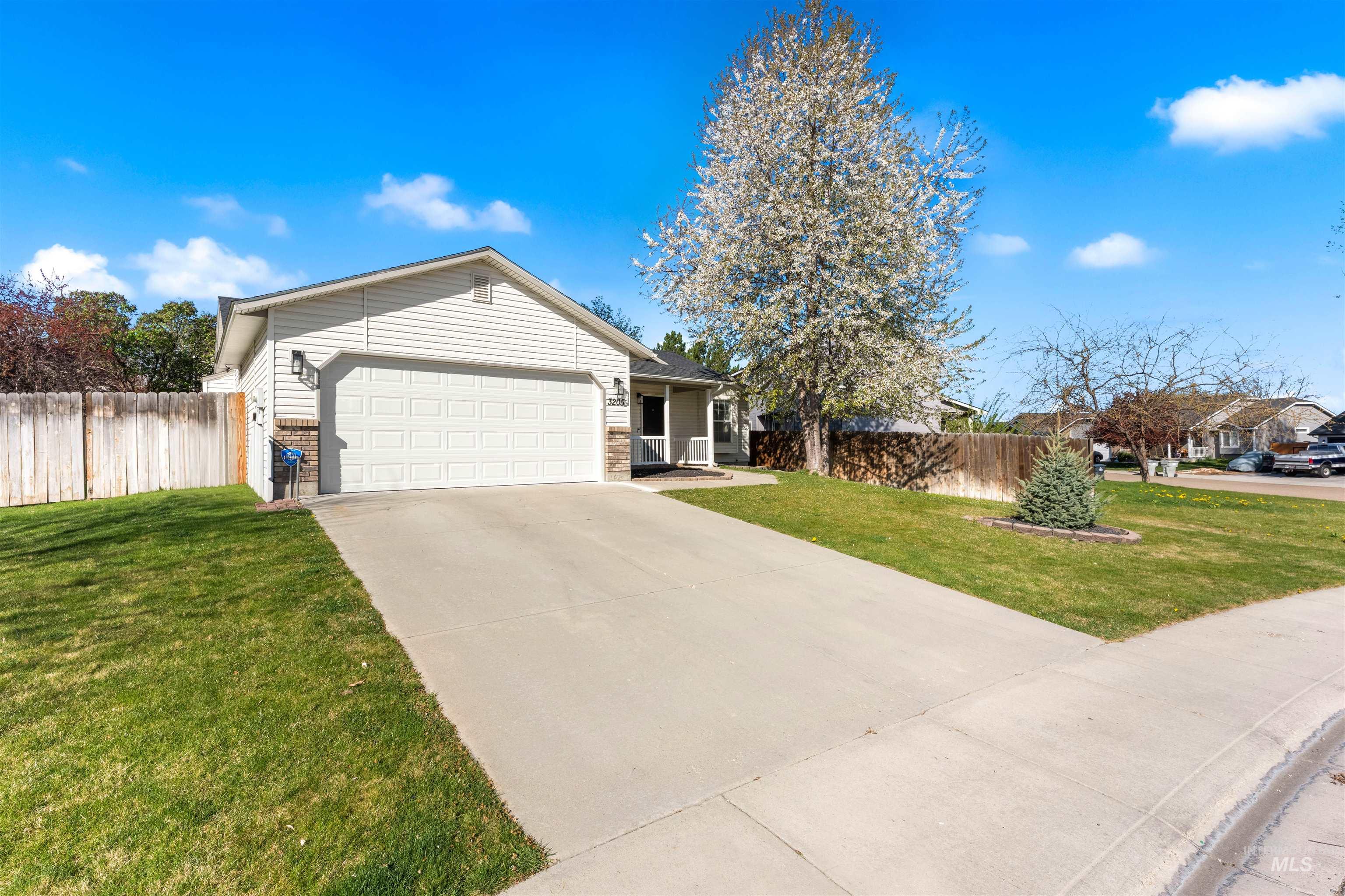 3205 S Malad Dr., Nampa, Idaho 83686, 4 Bedrooms, 2 Bathrooms, Residential For Sale, Price $398,500,MLS 98982362