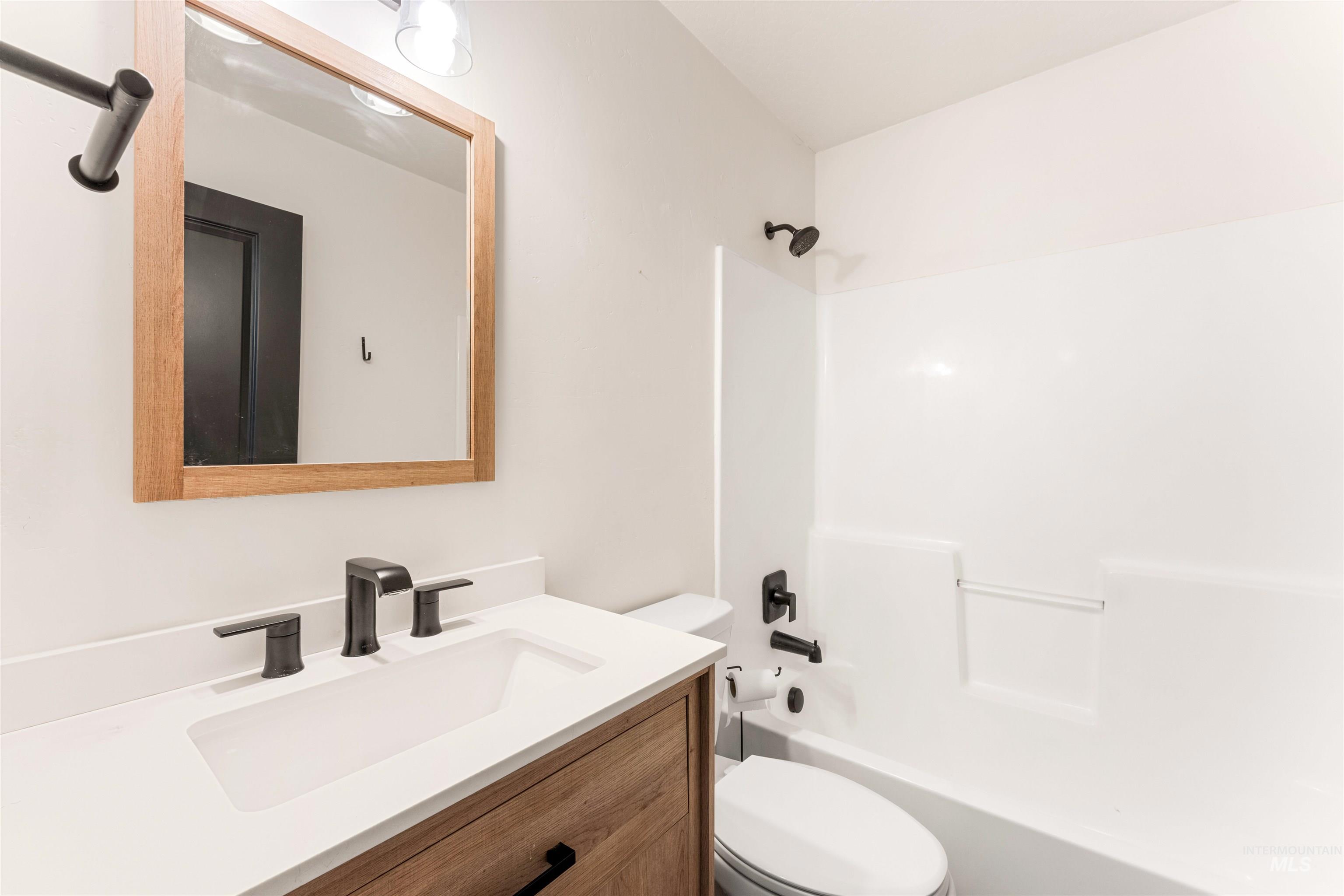 3205 S Malad Dr., Nampa, Idaho 83686, 4 Bedrooms, 2 Bathrooms, Residential For Sale, Price $398,500,MLS 98982362