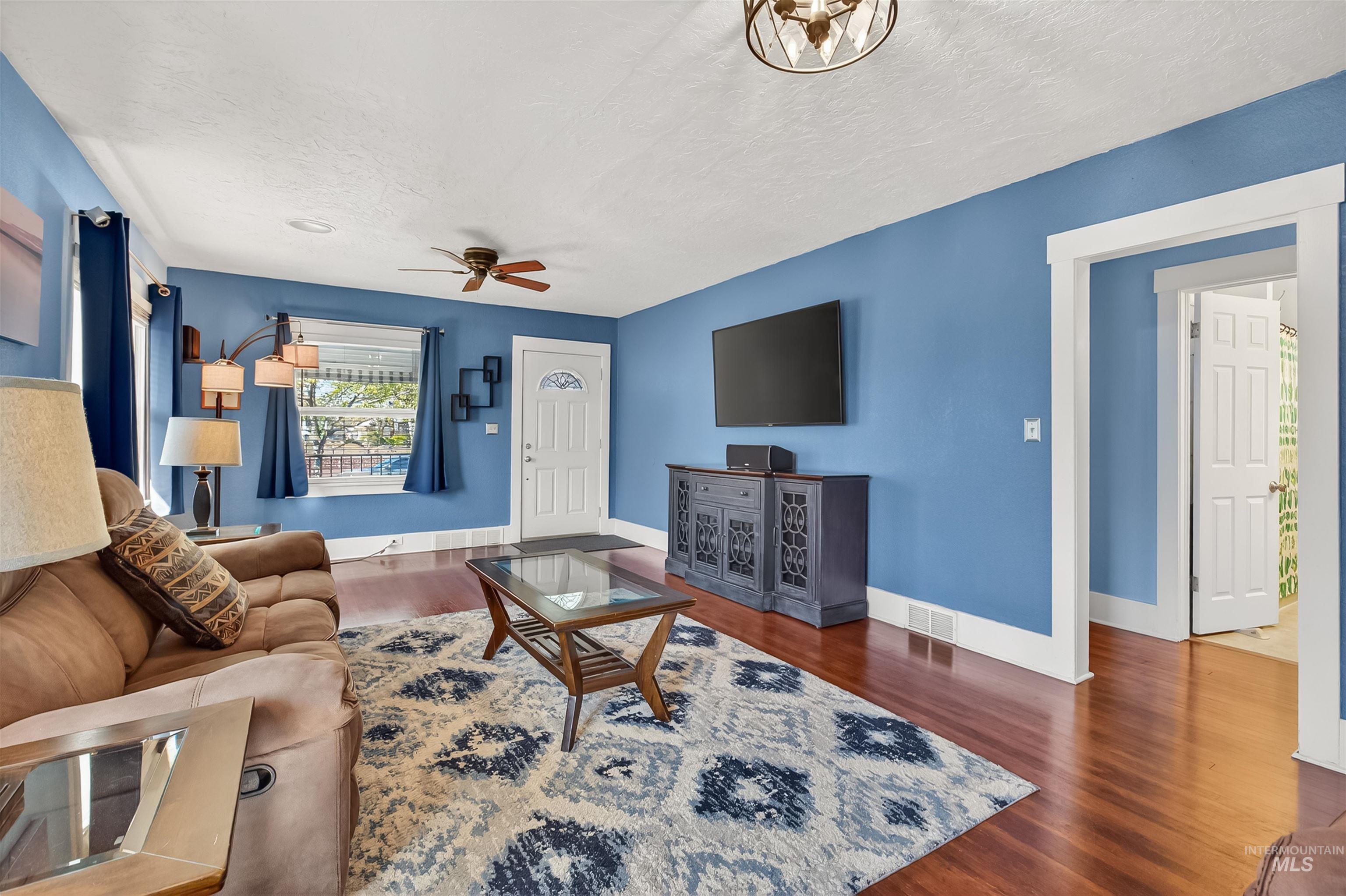 921 3rd Street, Clarkston, Washington 99403, 2 Bedrooms, 1 Bathroom, Residential For Sale, Price $290,000,MLS 98982363