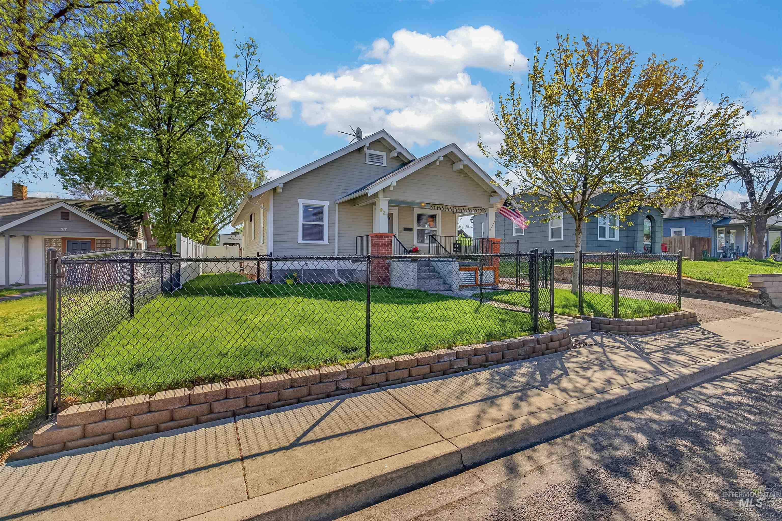 921 3rd Street, Clarkston, Washington 99403, 2 Bedrooms, 1 Bathroom, Residential For Sale, Price $290,000,MLS 98982363