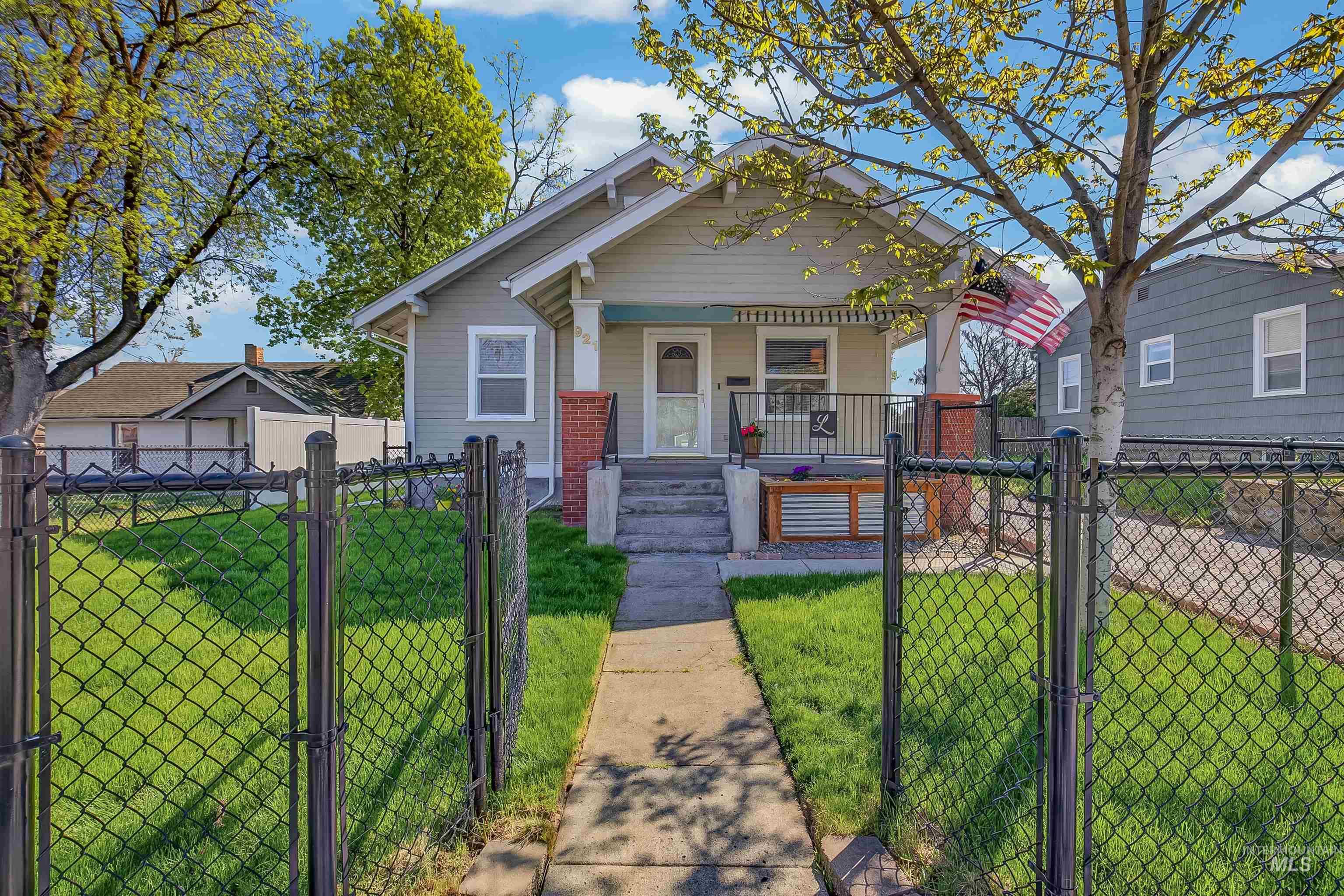 921 3rd Street, Clarkston, Washington 99403, 2 Bedrooms, 1 Bathroom, Residential For Sale, Price $290,000,MLS 98982363