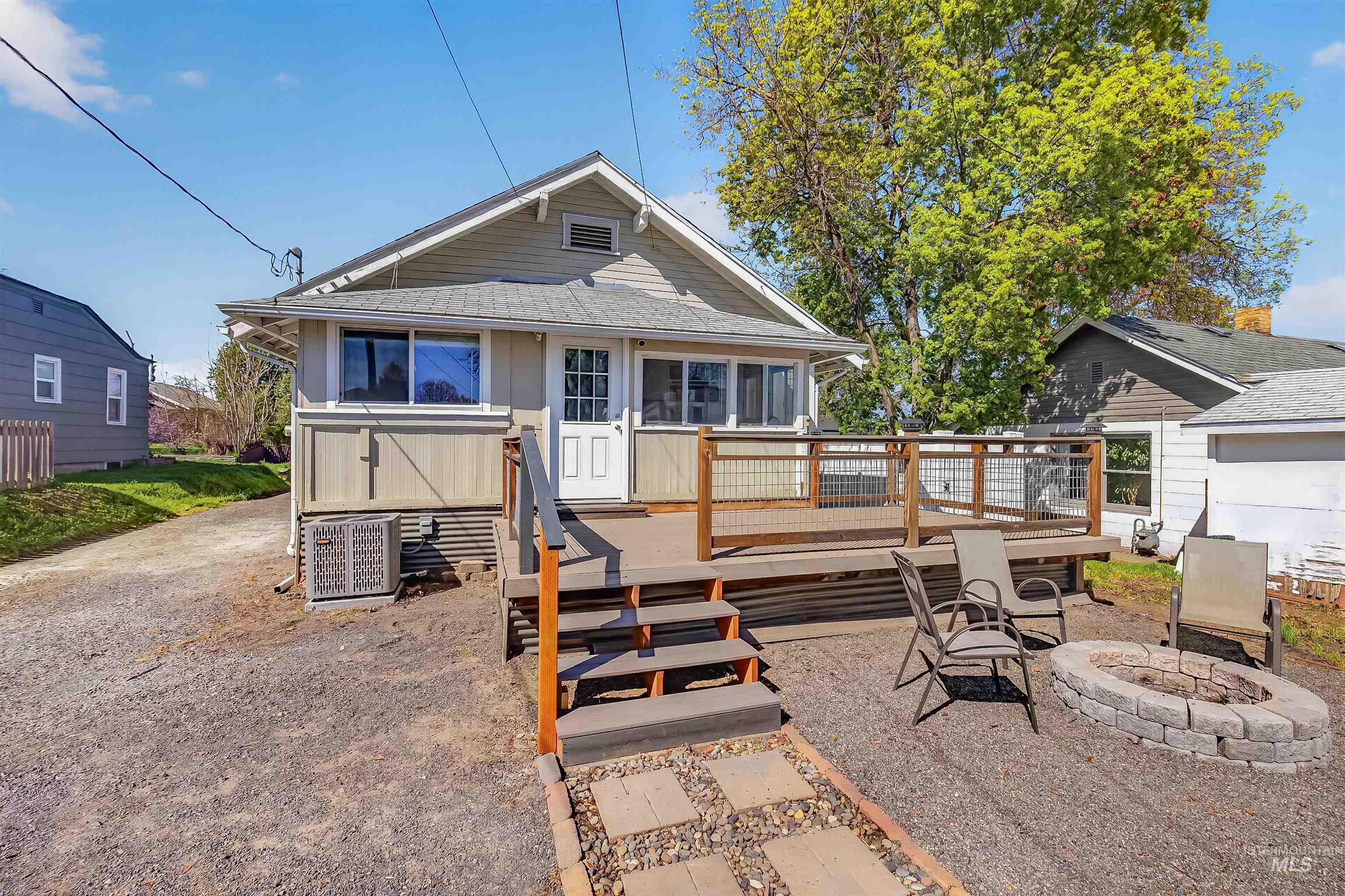 921 3rd Street, Clarkston, Washington 99403, 2 Bedrooms, 1 Bathroom, Residential For Sale, Price $290,000,MLS 98982363