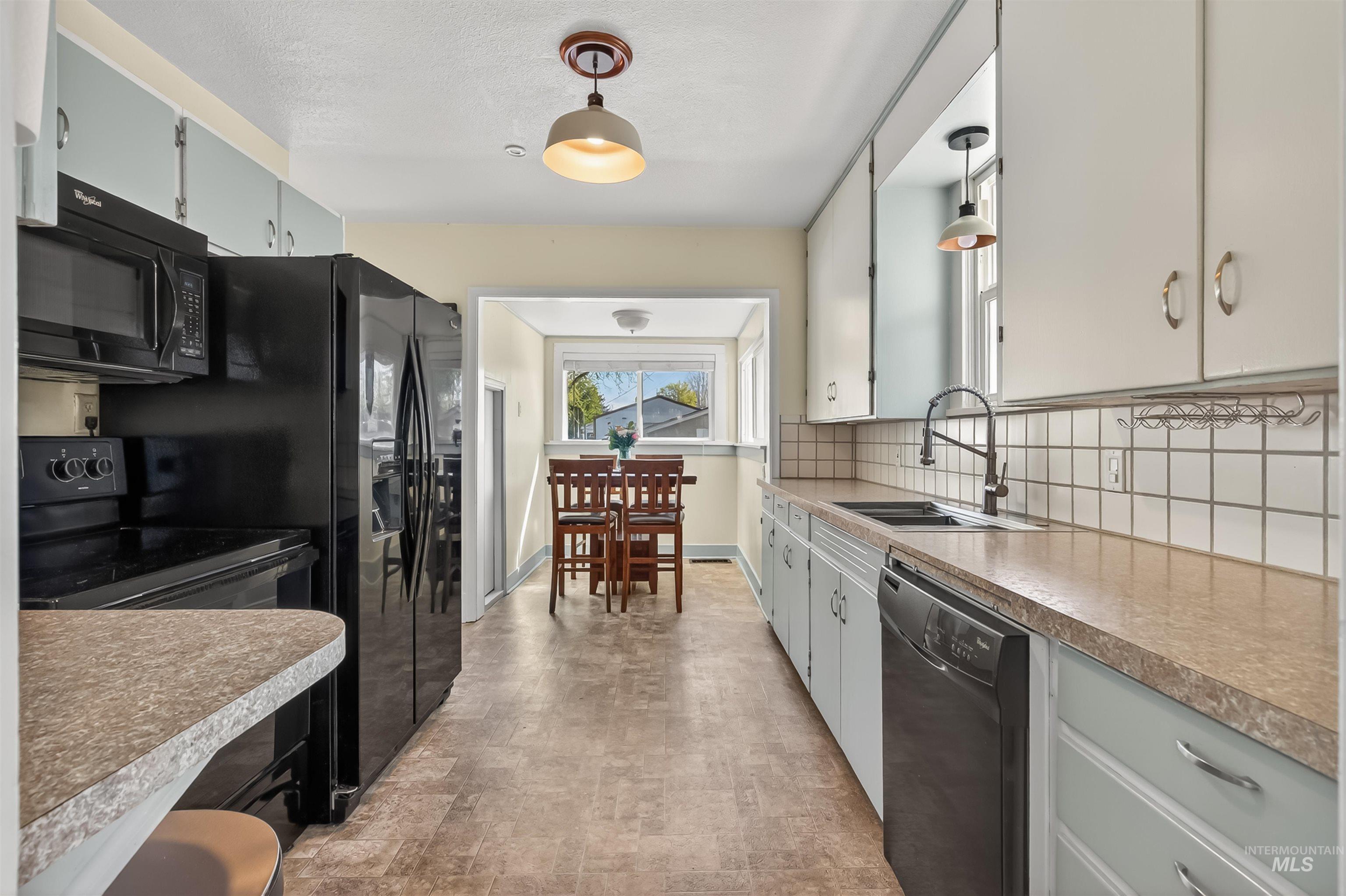 921 3rd Street, Clarkston, Washington 99403, 2 Bedrooms, 1 Bathroom, Residential For Sale, Price $290,000,MLS 98982363