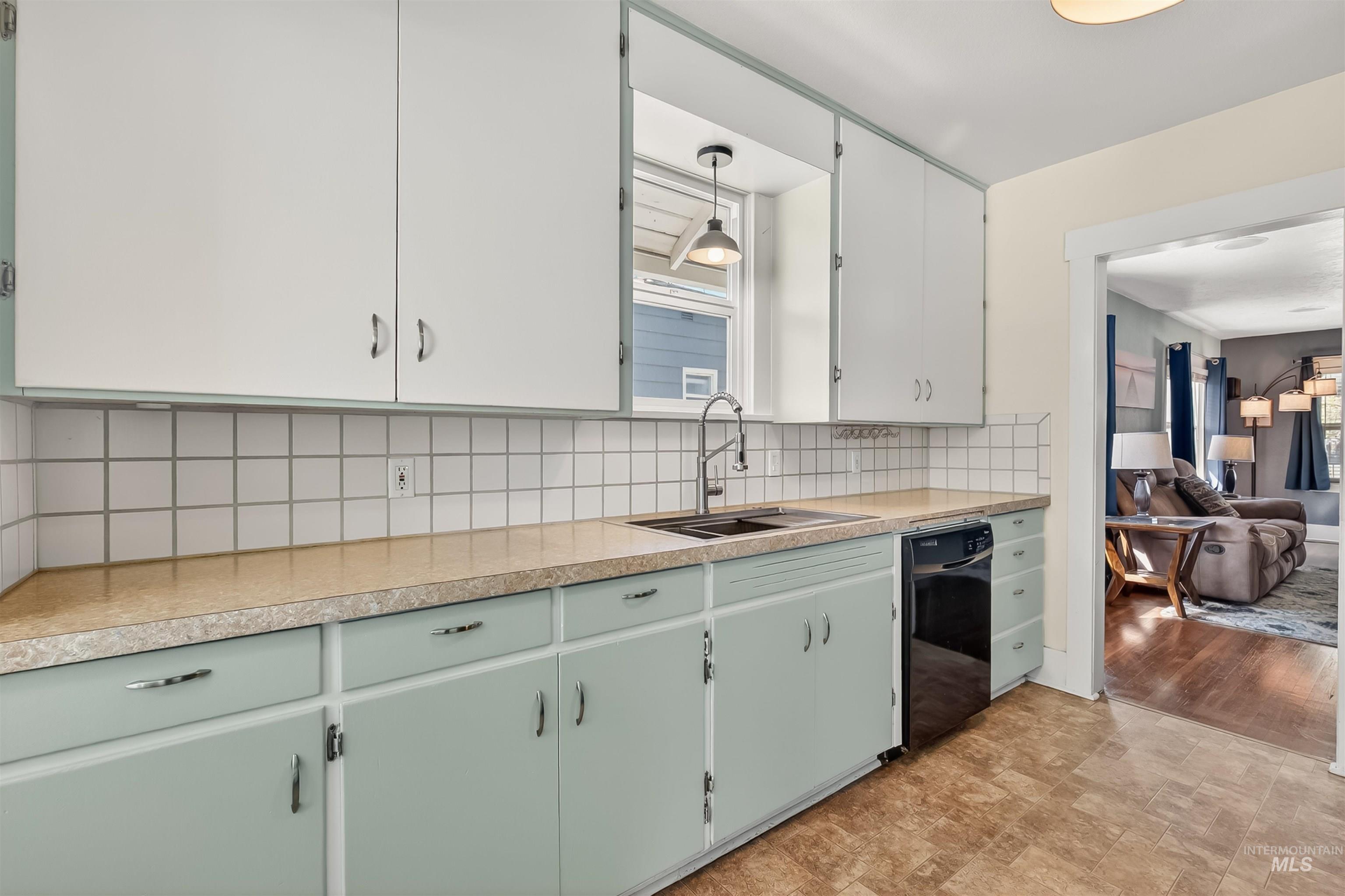 921 3rd Street, Clarkston, Washington 99403, 2 Bedrooms, 1 Bathroom, Residential For Sale, Price $290,000,MLS 98982363