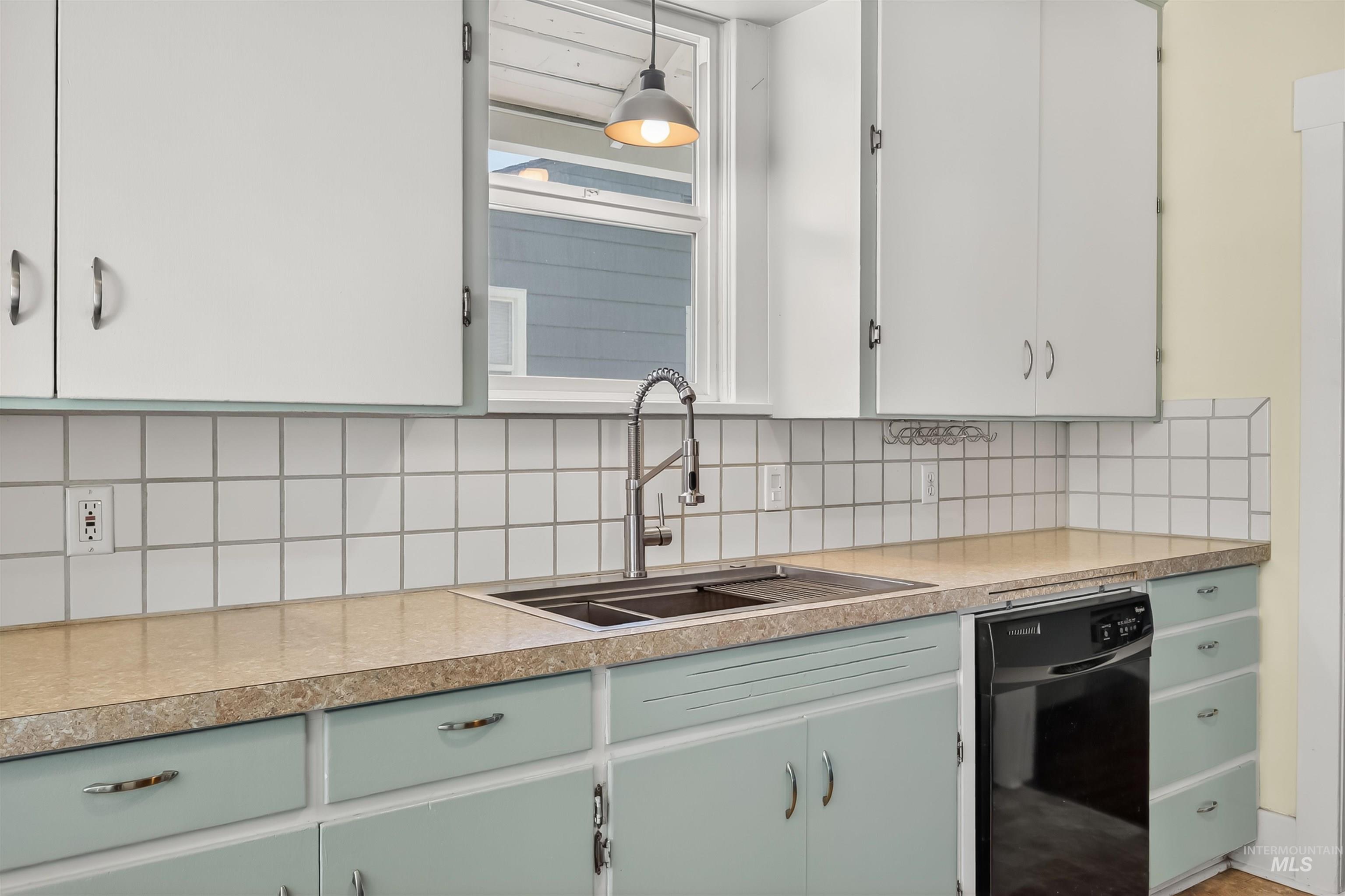 921 3rd Street, Clarkston, Washington 99403, 2 Bedrooms, 1 Bathroom, Residential For Sale, Price $290,000,MLS 98982363