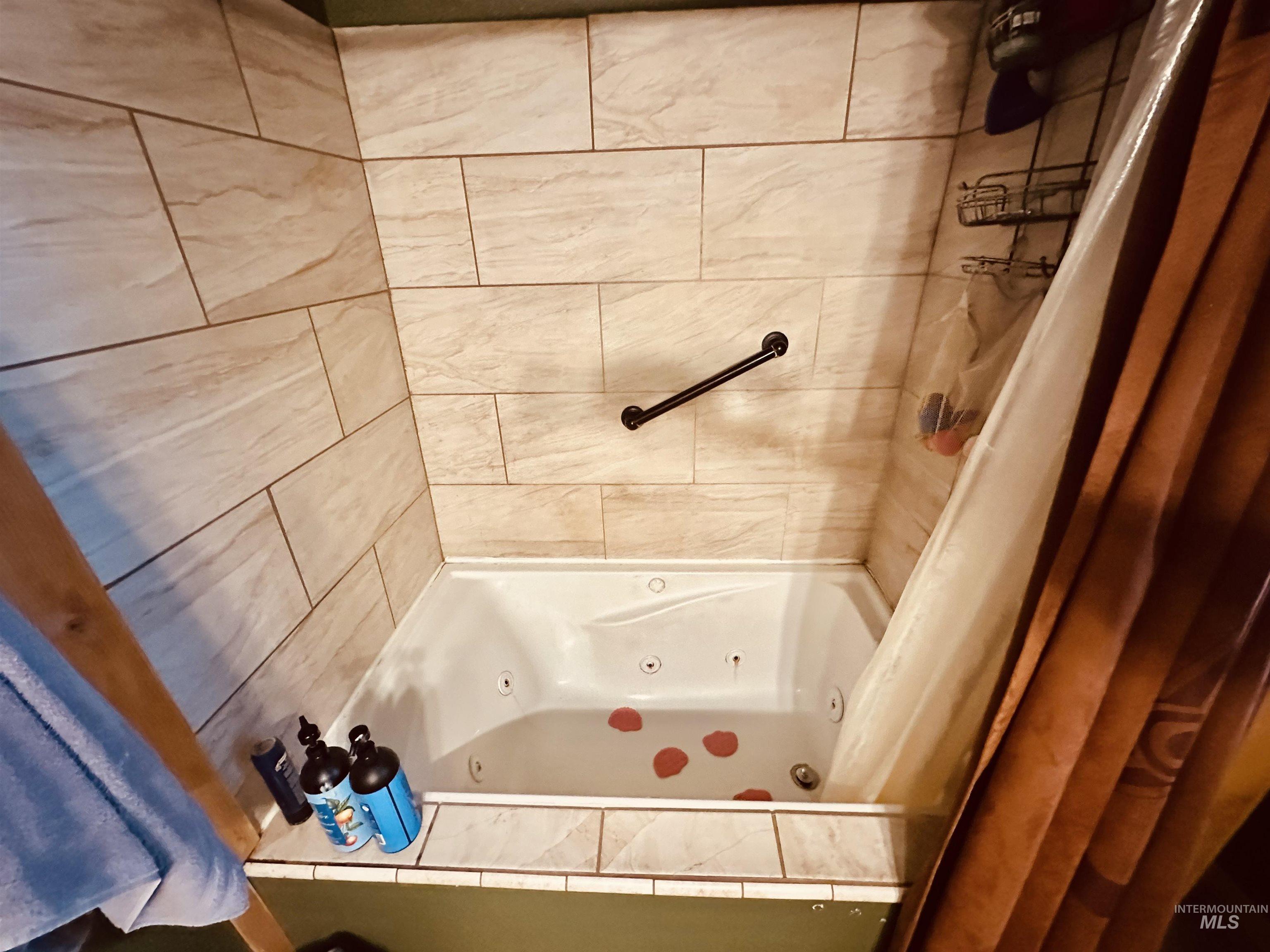 5051 S Rd J, Vale, Oregon 97914, 3 Bedrooms, 1 Bathroom, Residential For Sale, Price $698,000,MLS 98982365