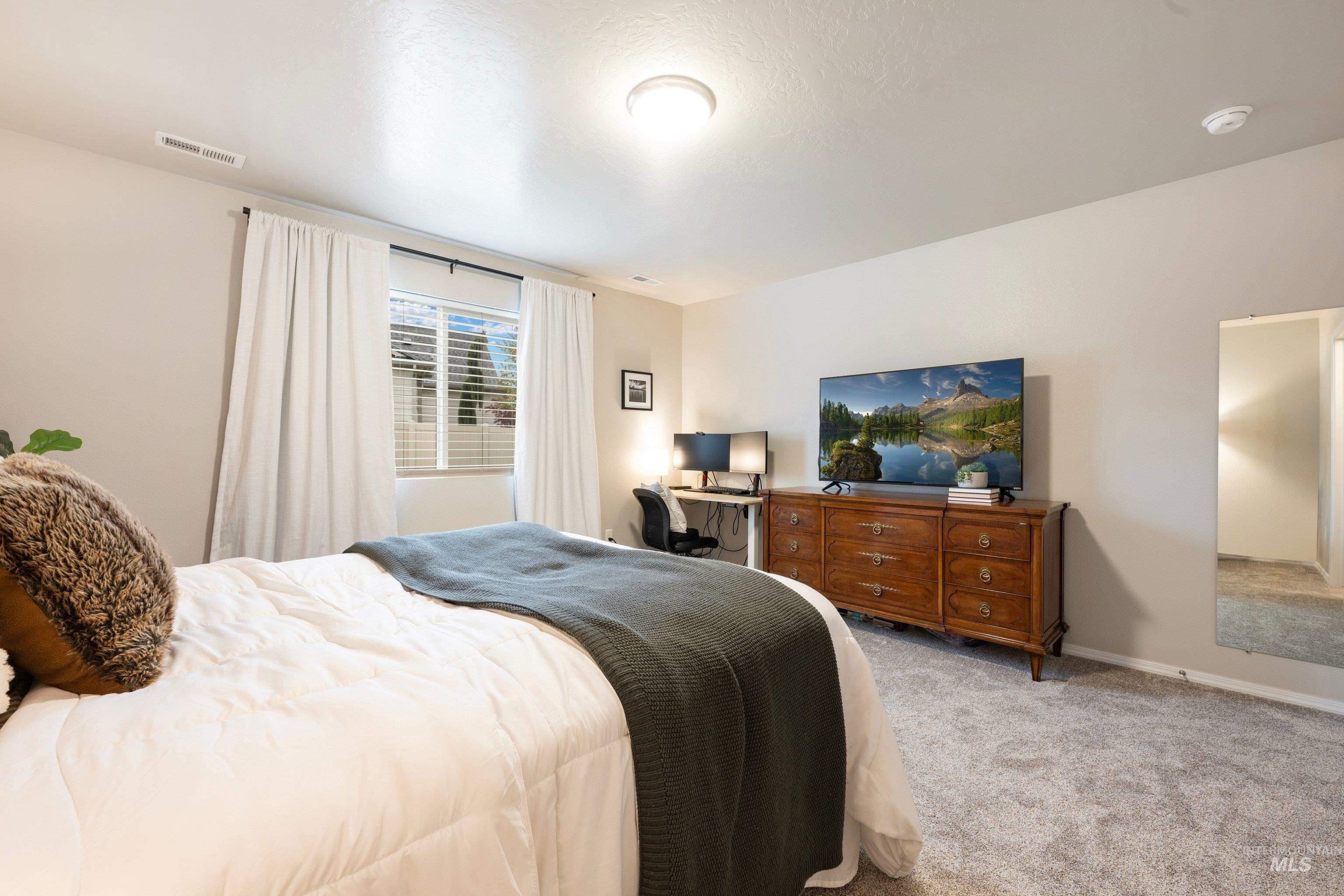 2983 W McIntosh St, Kuna, Idaho 83634, 3 Bedrooms, 2 Bathrooms, Residential For Sale, Price $400,000,MLS 98982366