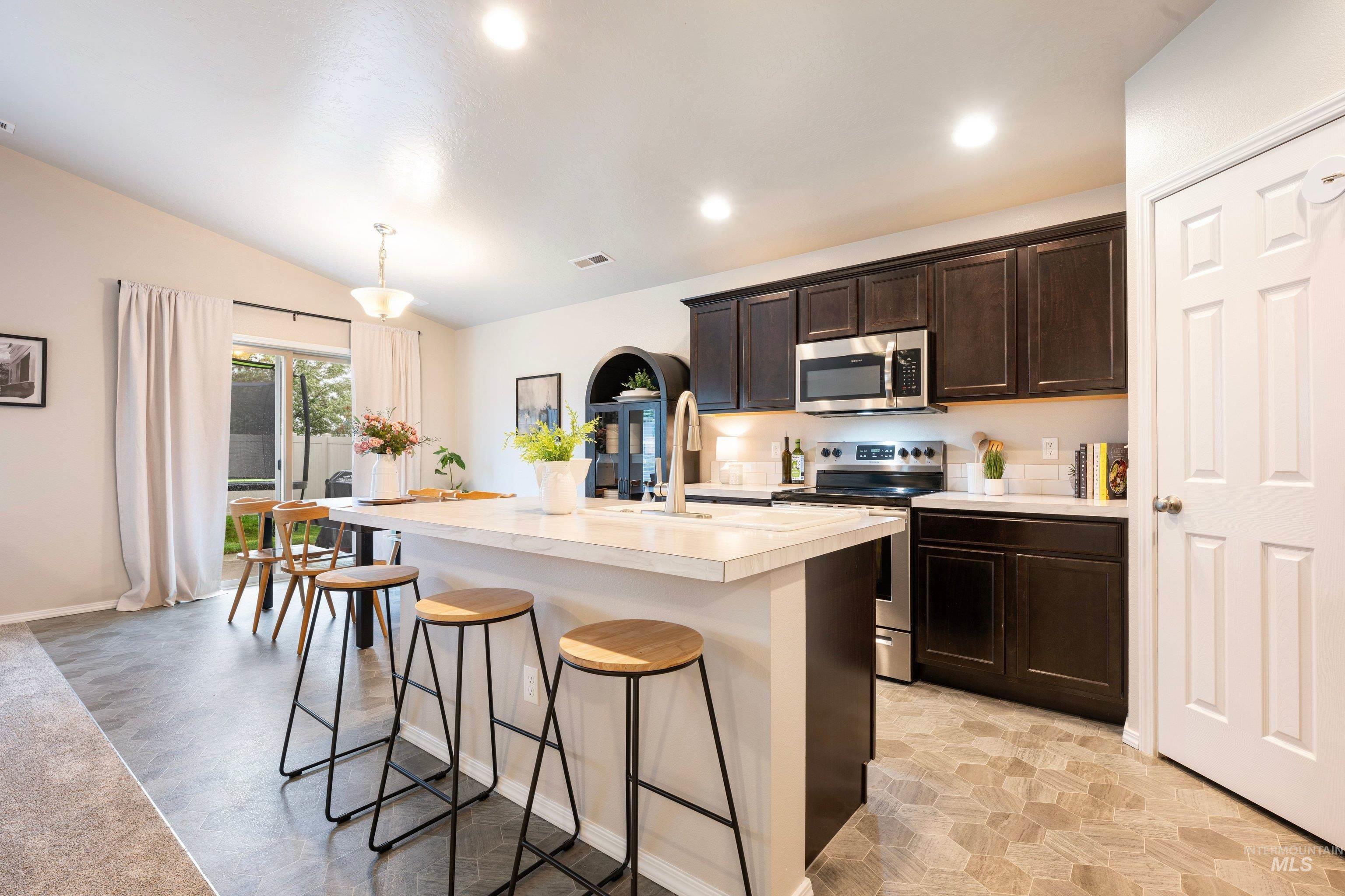 2983 W McIntosh St, Kuna, Idaho 83634, 3 Bedrooms, 2 Bathrooms, Residential For Sale, Price $400,000,MLS 98982366