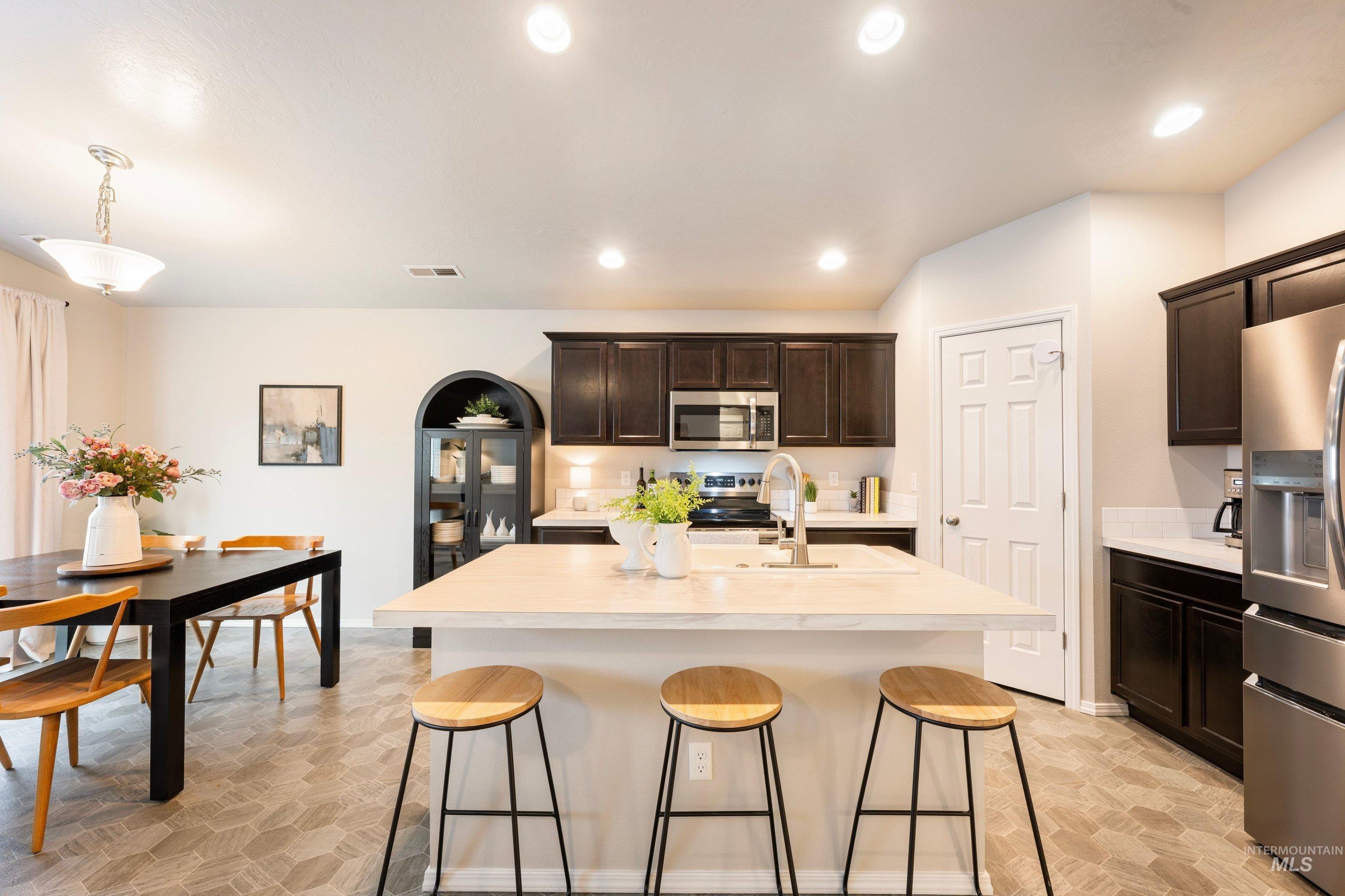 2983 W McIntosh St, Kuna, Idaho 83634, 3 Bedrooms, 2 Bathrooms, Residential For Sale, Price $400,000,MLS 98982366