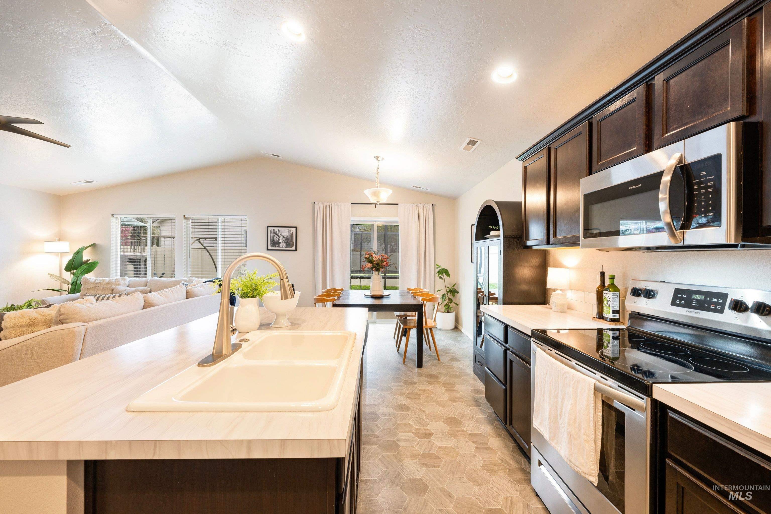 2983 W McIntosh St, Kuna, Idaho 83634, 3 Bedrooms, 2 Bathrooms, Residential For Sale, Price $400,000,MLS 98982366