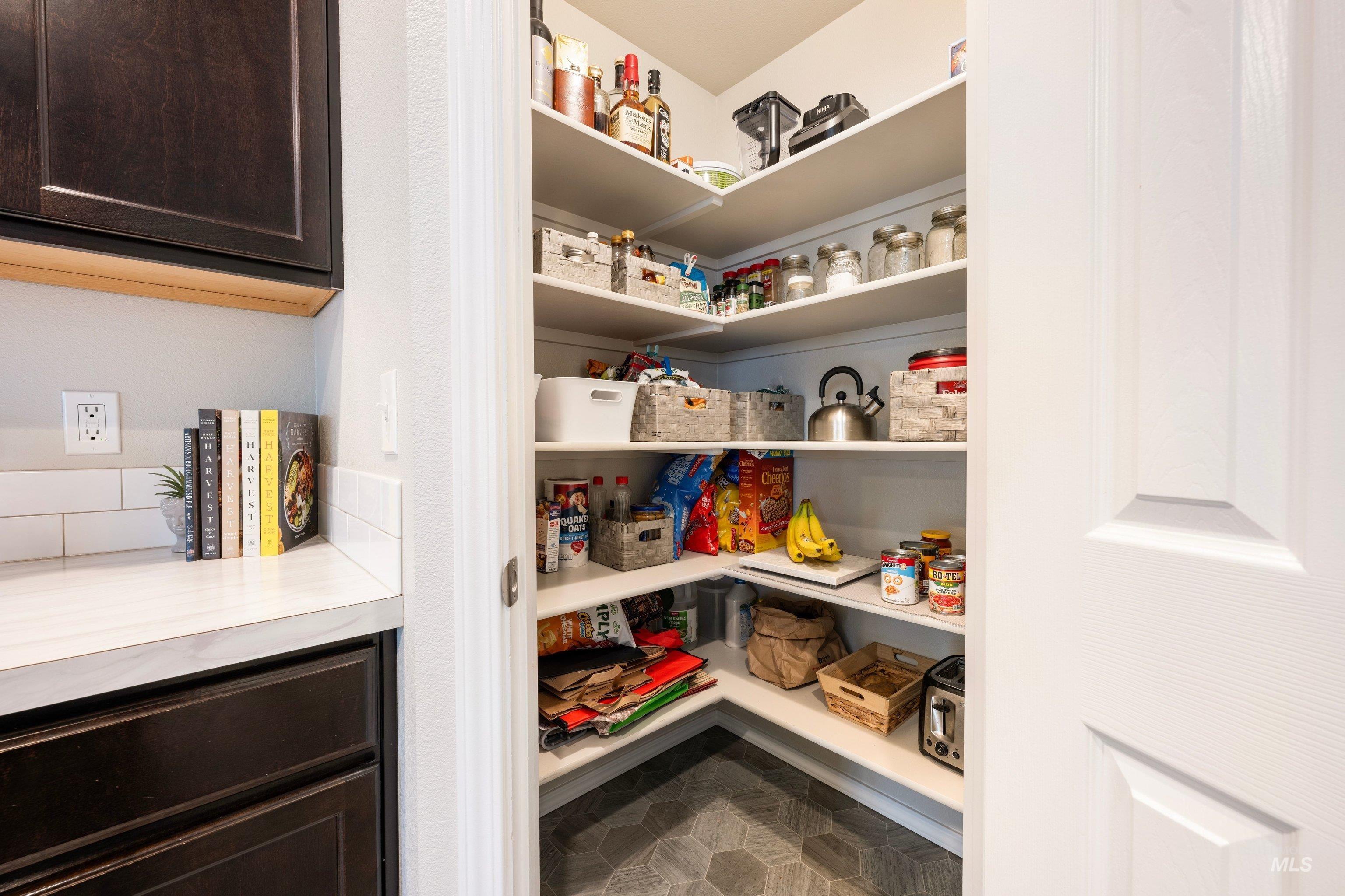 2983 W McIntosh St, Kuna, Idaho 83634, 3 Bedrooms, 2 Bathrooms, Residential For Sale, Price $400,000,MLS 98982366