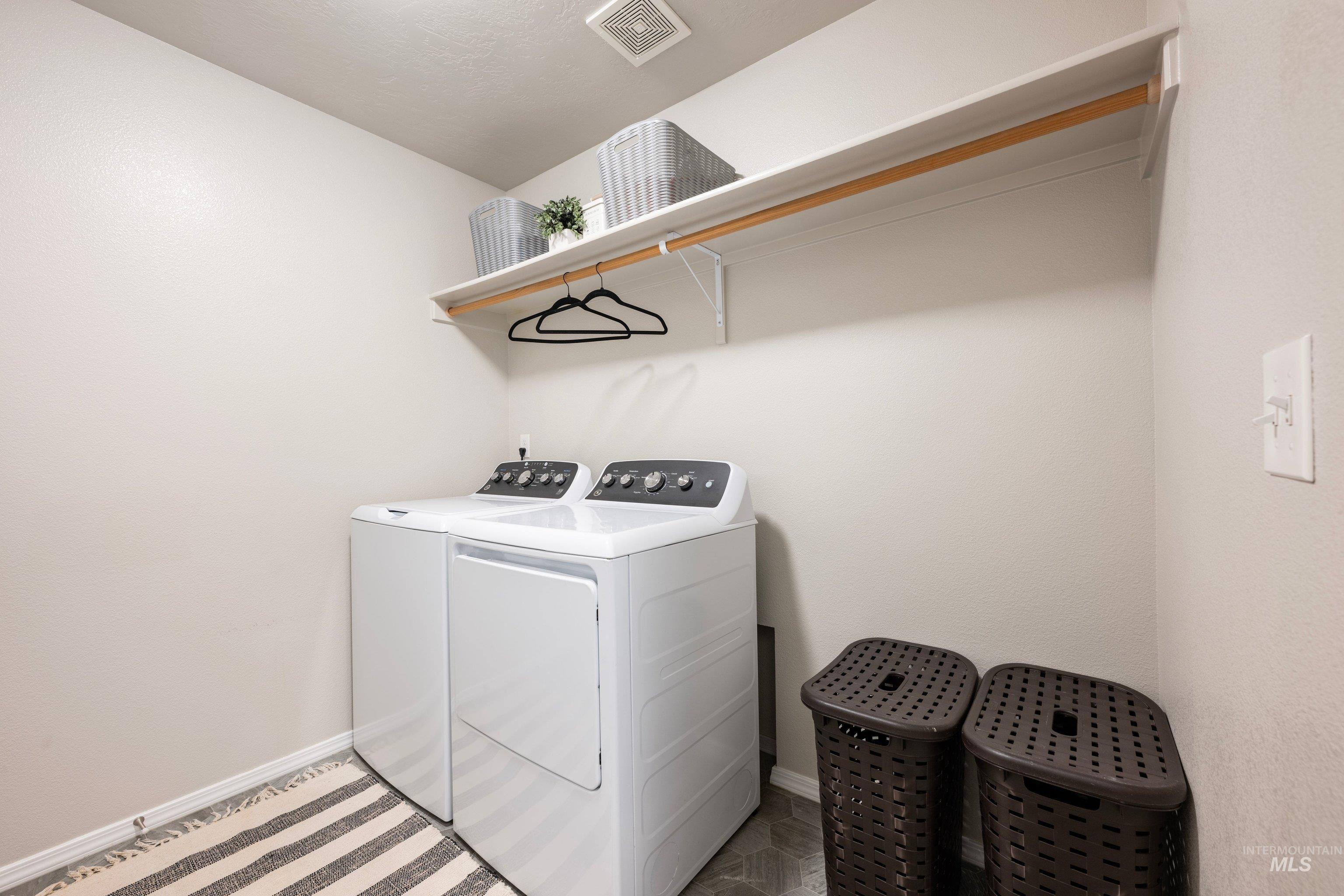 2983 W McIntosh St, Kuna, Idaho 83634, 3 Bedrooms, 2 Bathrooms, Residential For Sale, Price $400,000,MLS 98982366