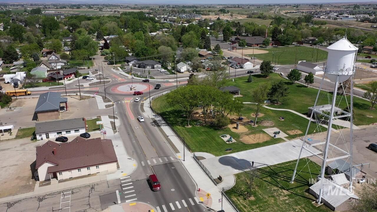 2983 W McIntosh St, Kuna, Idaho 83634, 3 Bedrooms, 2 Bathrooms, Residential For Sale, Price $400,000,MLS 98982366