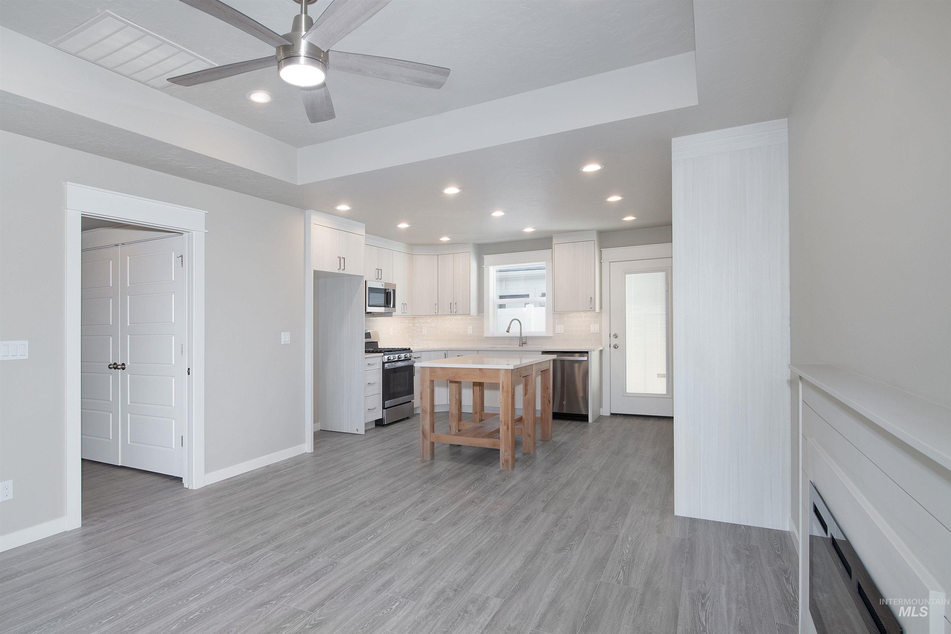 1211 Phillips Circle, Ontario, Oregon 97914-3905, 2 Bedrooms, 2 Bathrooms, Residential For Sale, Price $250,000,MLS 98982367