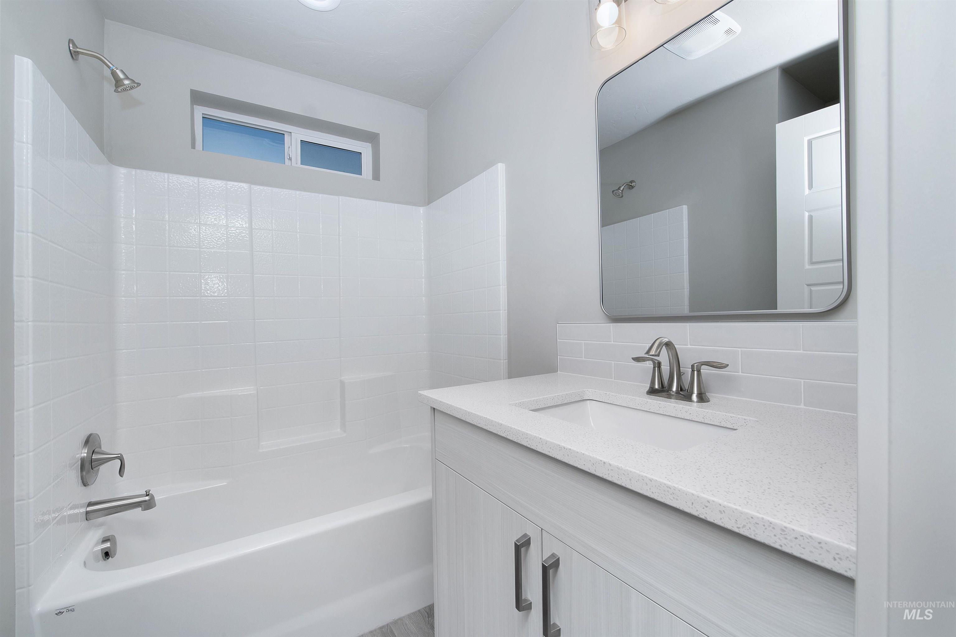 1211 Phillips Circle, Ontario, Oregon 97914-3905, 2 Bedrooms, 2 Bathrooms, Residential For Sale, Price $250,000,MLS 98982367