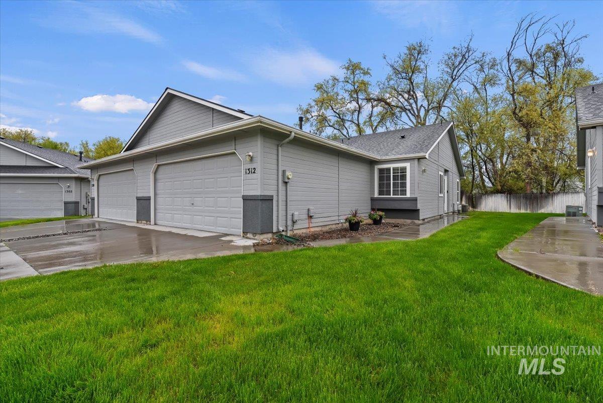 1312 Diamond Ct, Nampa, Idaho 83686, 2 Bedrooms, 2 Bathrooms, Residential For Sale, Price $304,900,MLS 98982368