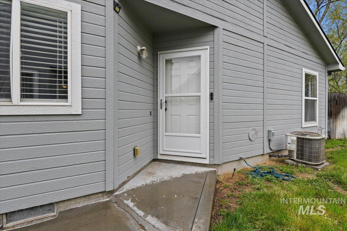 1312 Diamond Ct, Nampa, Idaho 83686, 2 Bedrooms, 2 Bathrooms, Residential For Sale, Price $304,900,MLS 98982368