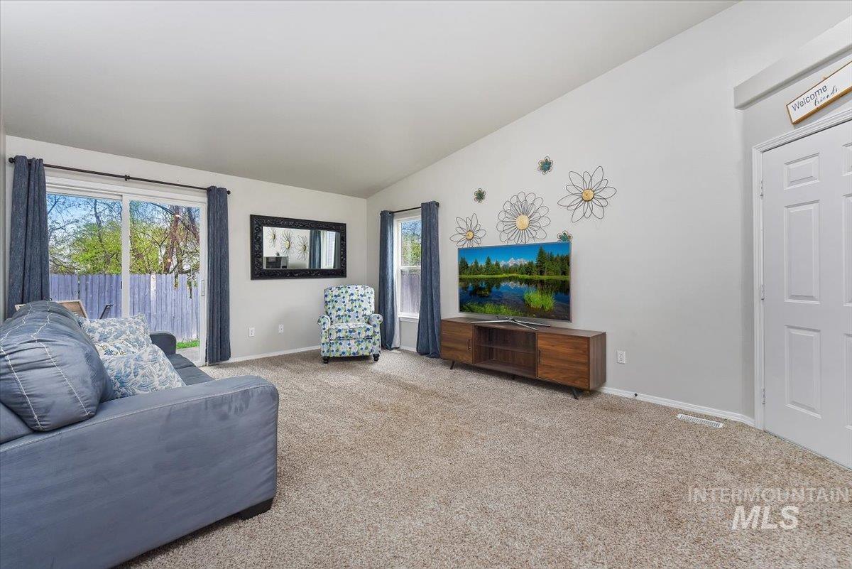 1312 Diamond Ct, Nampa, Idaho 83686, 2 Bedrooms, 2 Bathrooms, Residential For Sale, Price $304,900,MLS 98982368