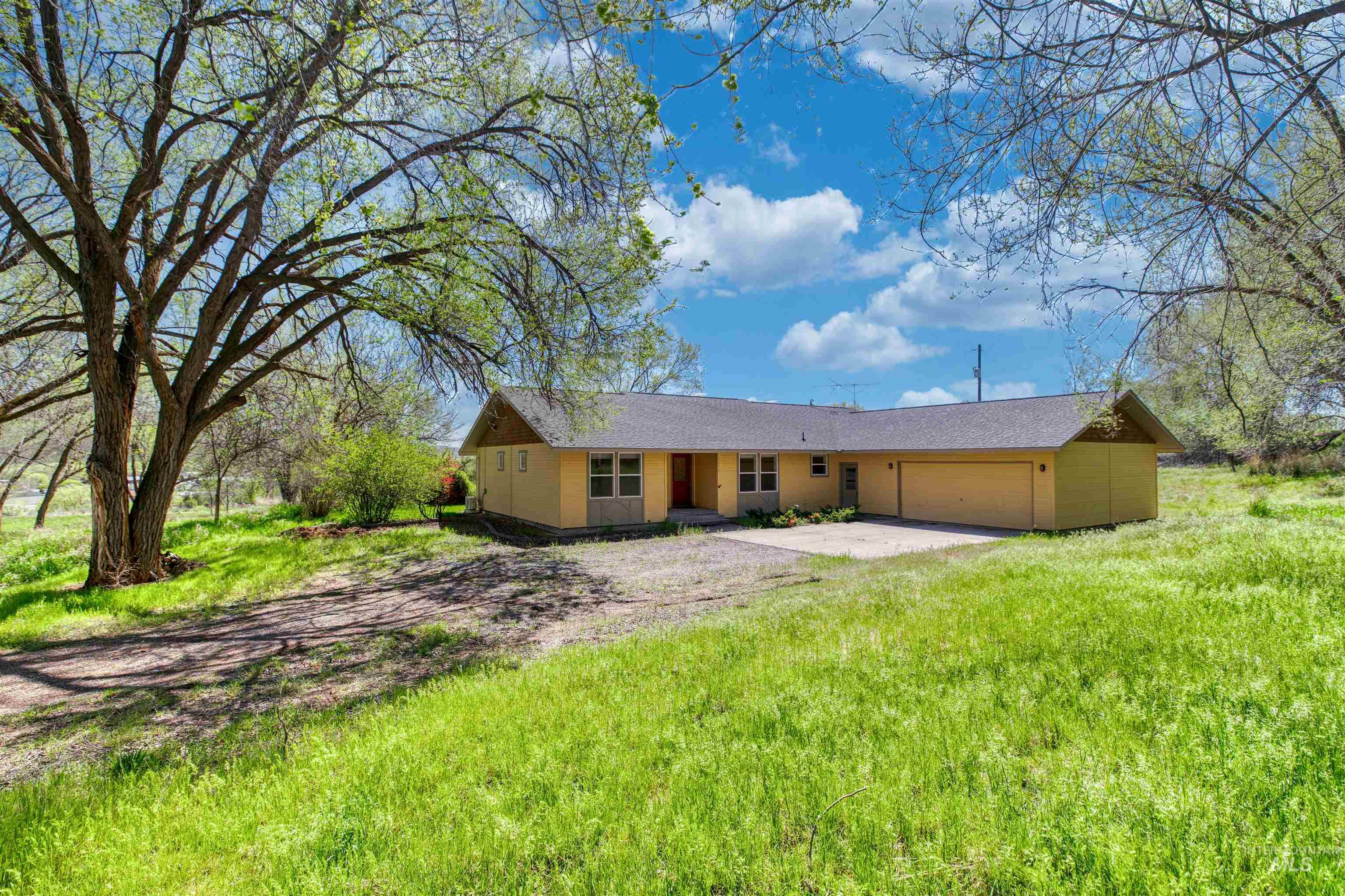 1295 15th St, Vale, Idaho 97918, 3 Bedrooms, 2 Bathrooms, Residential For Sale, Price $365,000, 98982369