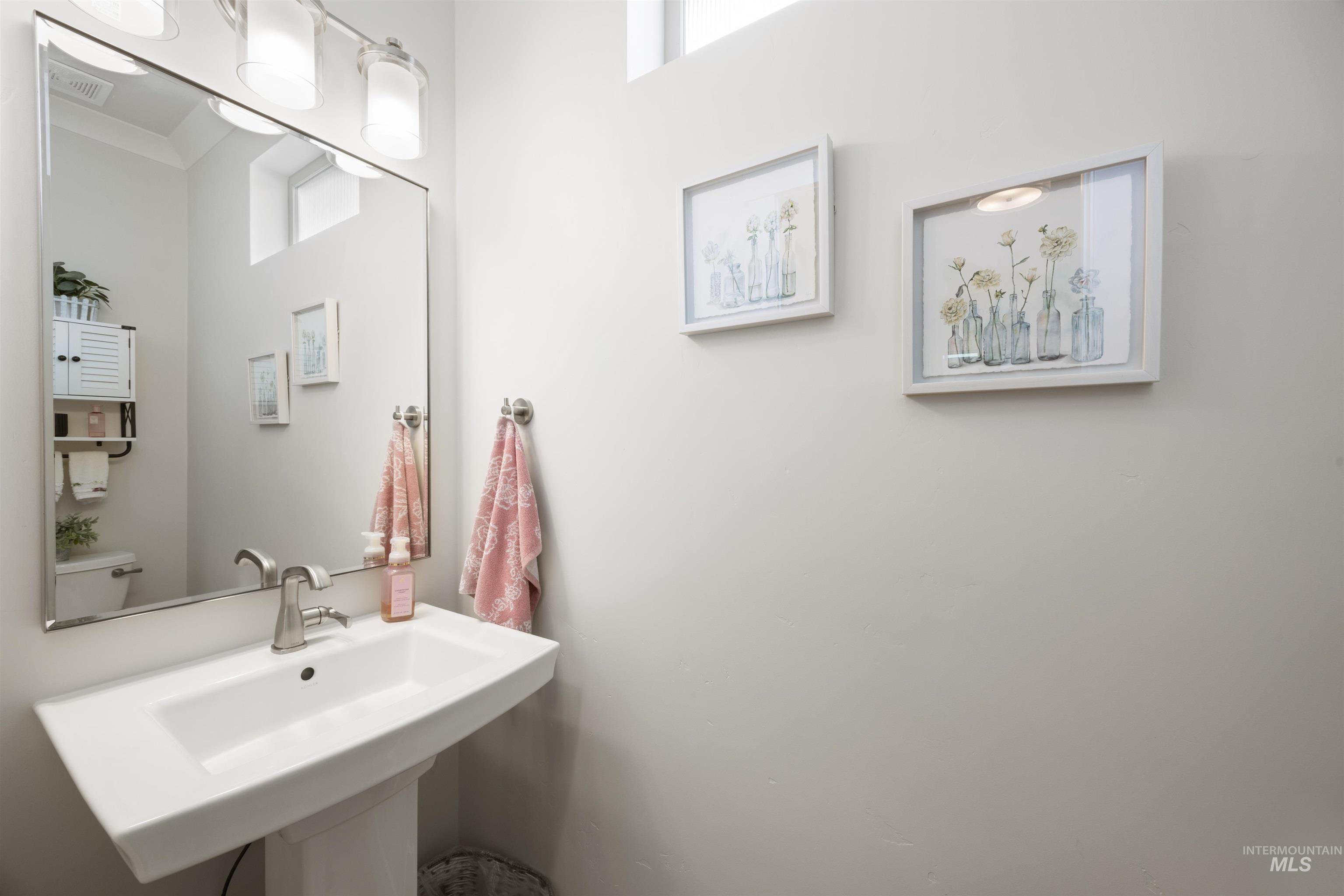 122 N Woody Knoll Ln, Eagle, Idaho 83616, 3 Bedrooms, 2.5 Bathrooms, Residential For Sale, Price $697,800, 98982372