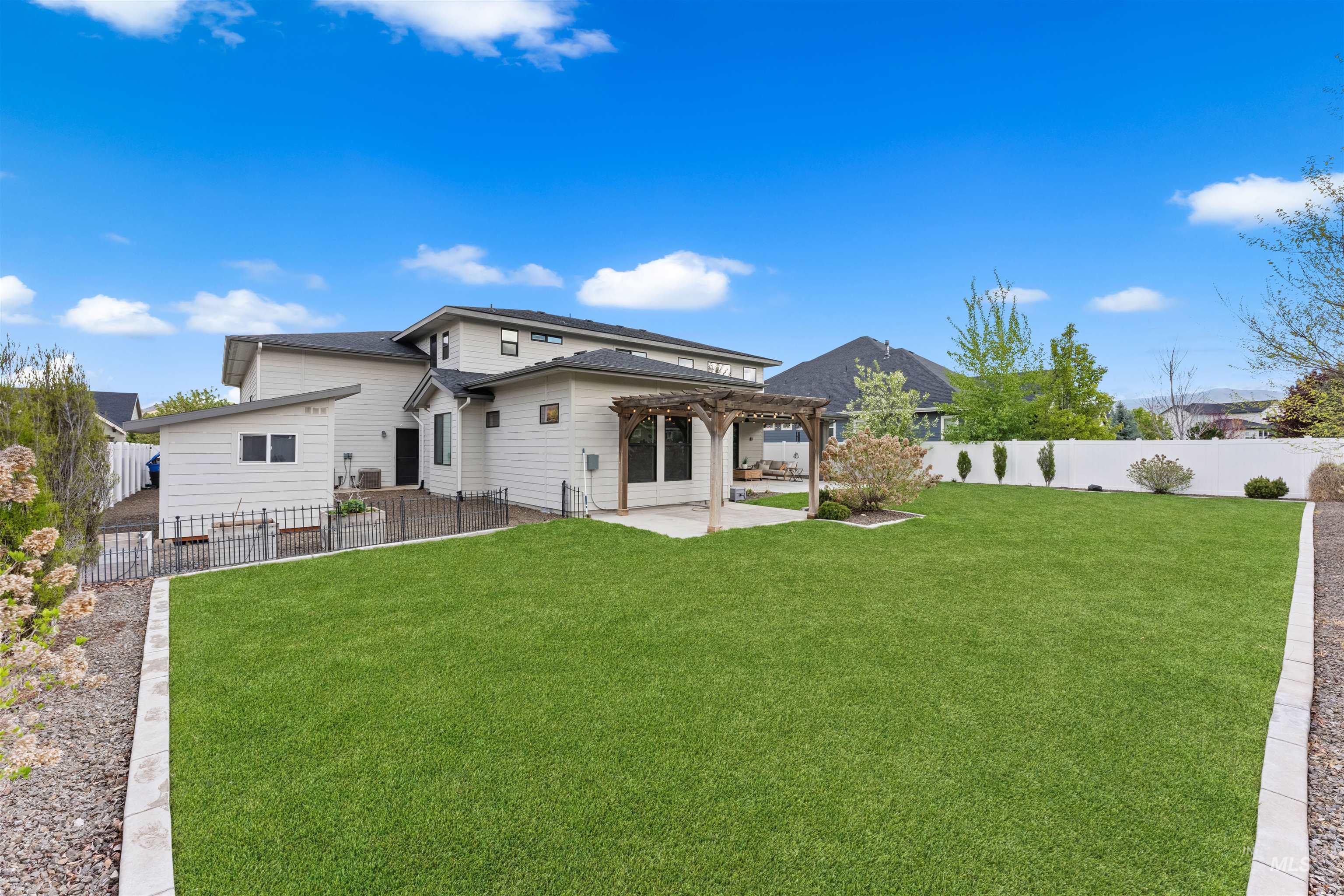 8343 W Sparks Lake Dr, Boise, Idaho 83714, 5 Bedrooms, 4 Bathrooms, Residential For Sale, Price $1,129,000,MLS 98982380