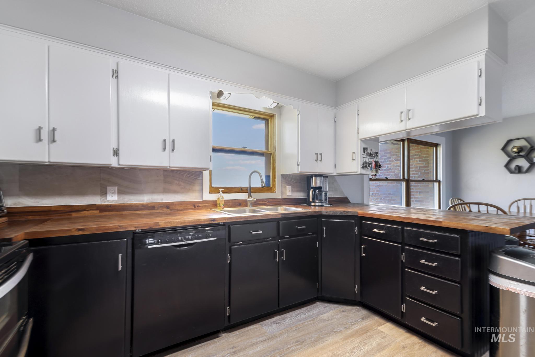 1084 E 300 N, Declo, Idaho 83323-0000, 5 Bedrooms, 3 Bathrooms, Residential For Sale, Price $575,000,MLS 98982384