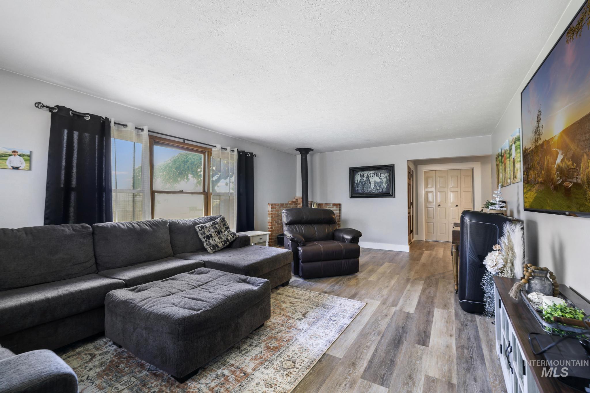 1084 E 300 N, Declo, Idaho 83323-0000, 5 Bedrooms, 3 Bathrooms, Residential For Sale, Price $575,000,MLS 98982384