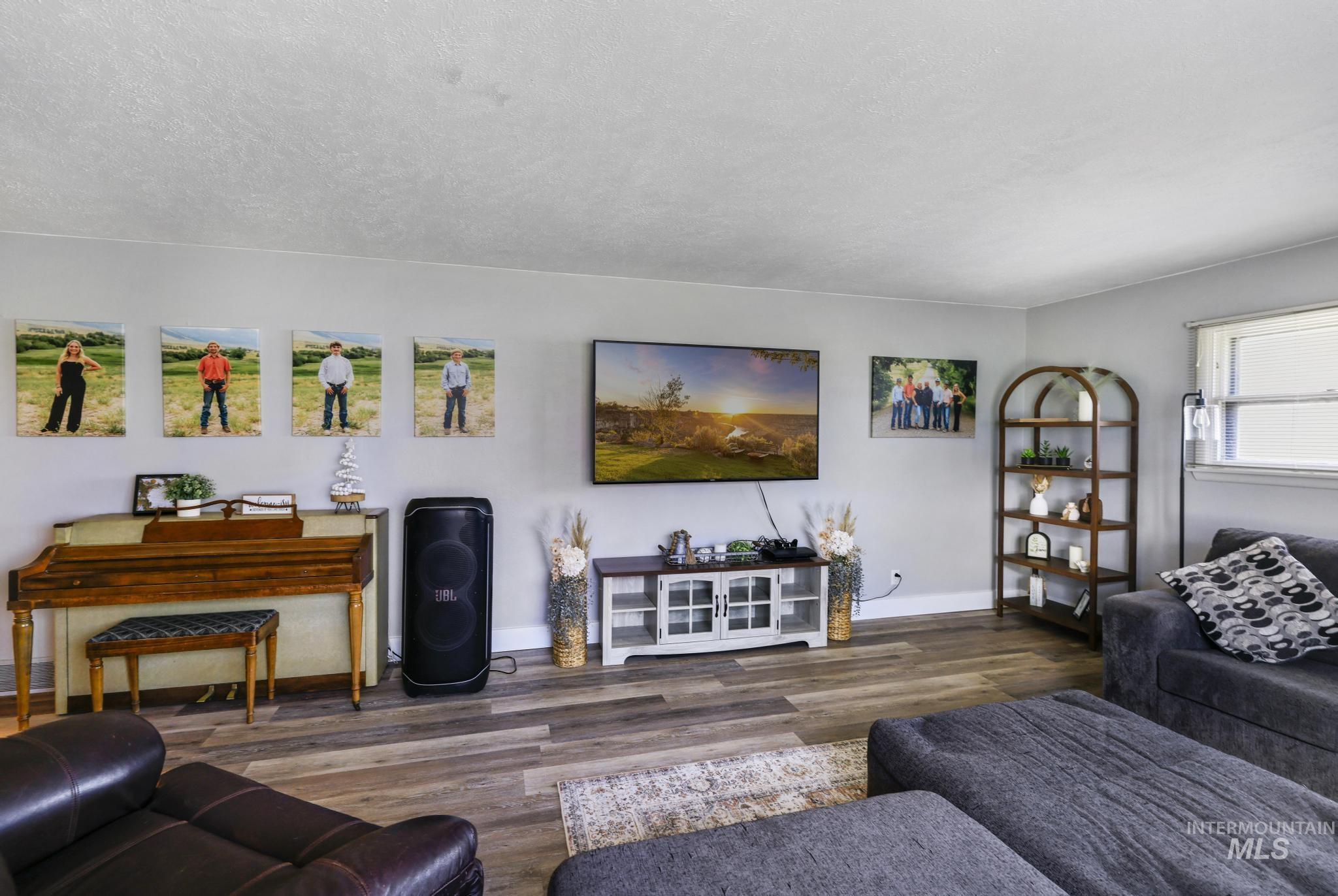 1084 E 300 N, Declo, Idaho 83323-0000, 5 Bedrooms, 3 Bathrooms, Residential For Sale, Price $575,000,MLS 98982384