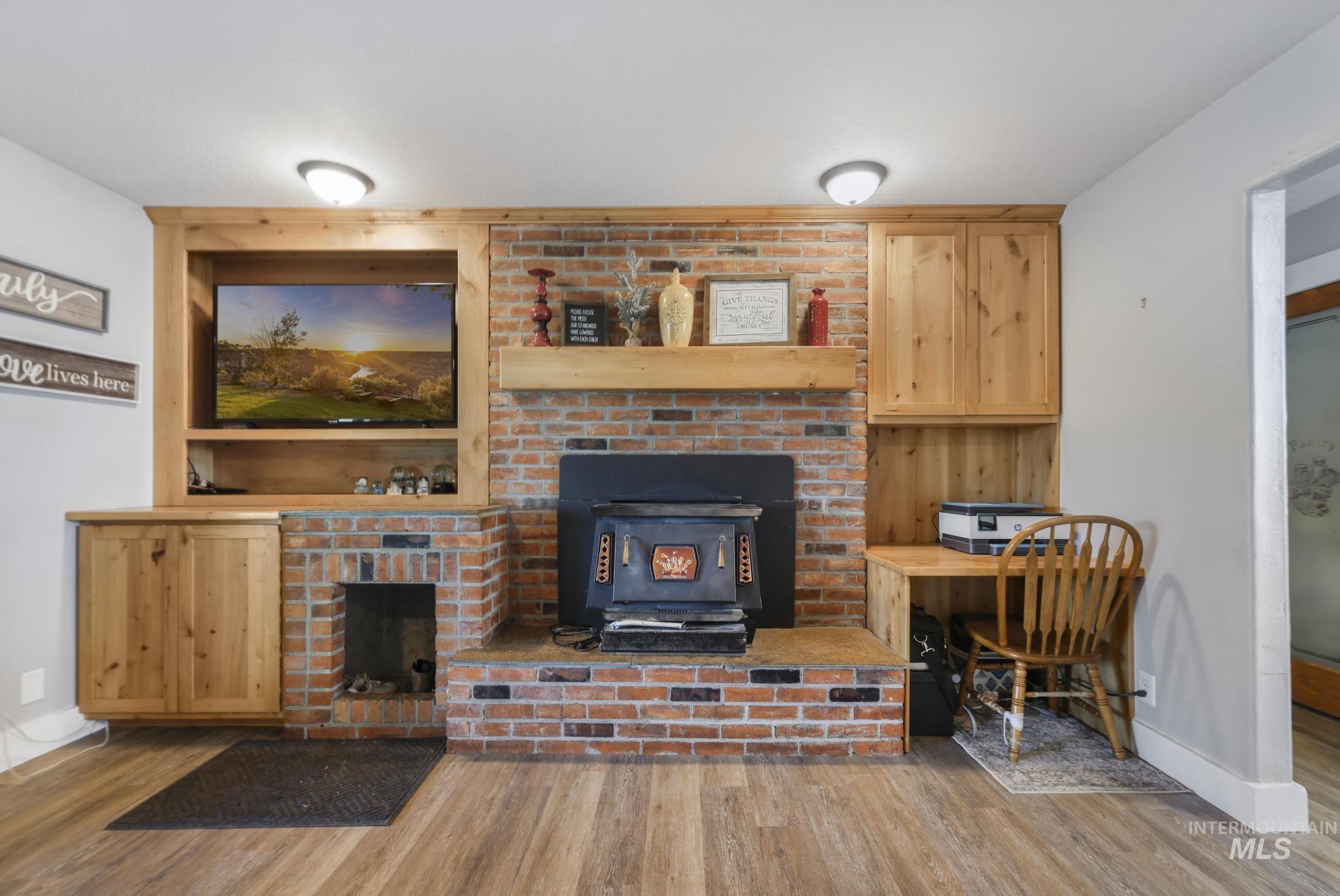1084 E 300 N, Declo, Idaho 83323-0000, 5 Bedrooms, 3 Bathrooms, Residential For Sale, Price $575,000,MLS 98982384
