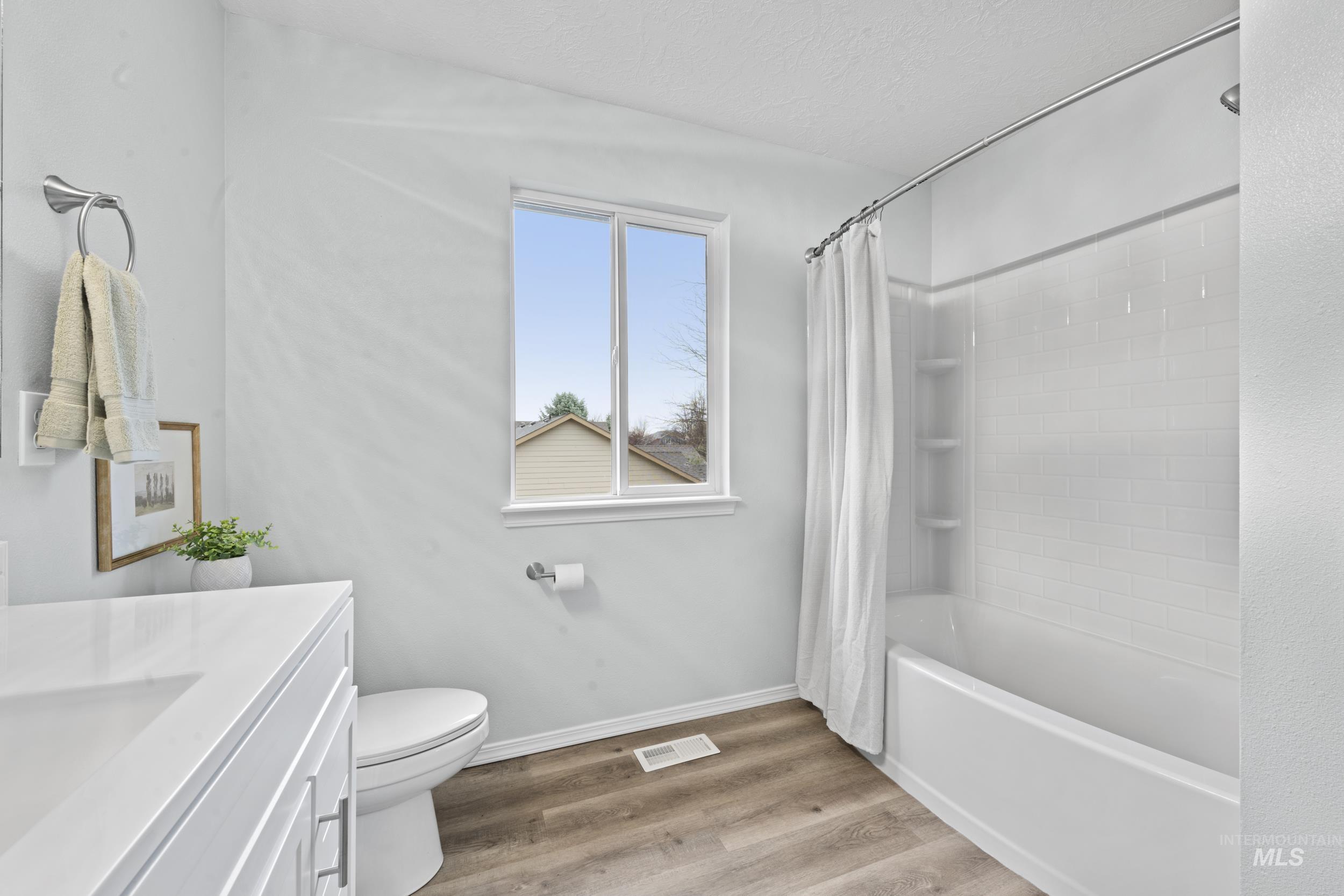 2257 W Pebblestone St, Meridian, Idaho 83646-8229, 4 Bedrooms, 3 Bathrooms, Residential For Sale, Price $587,900,MLS 98982396