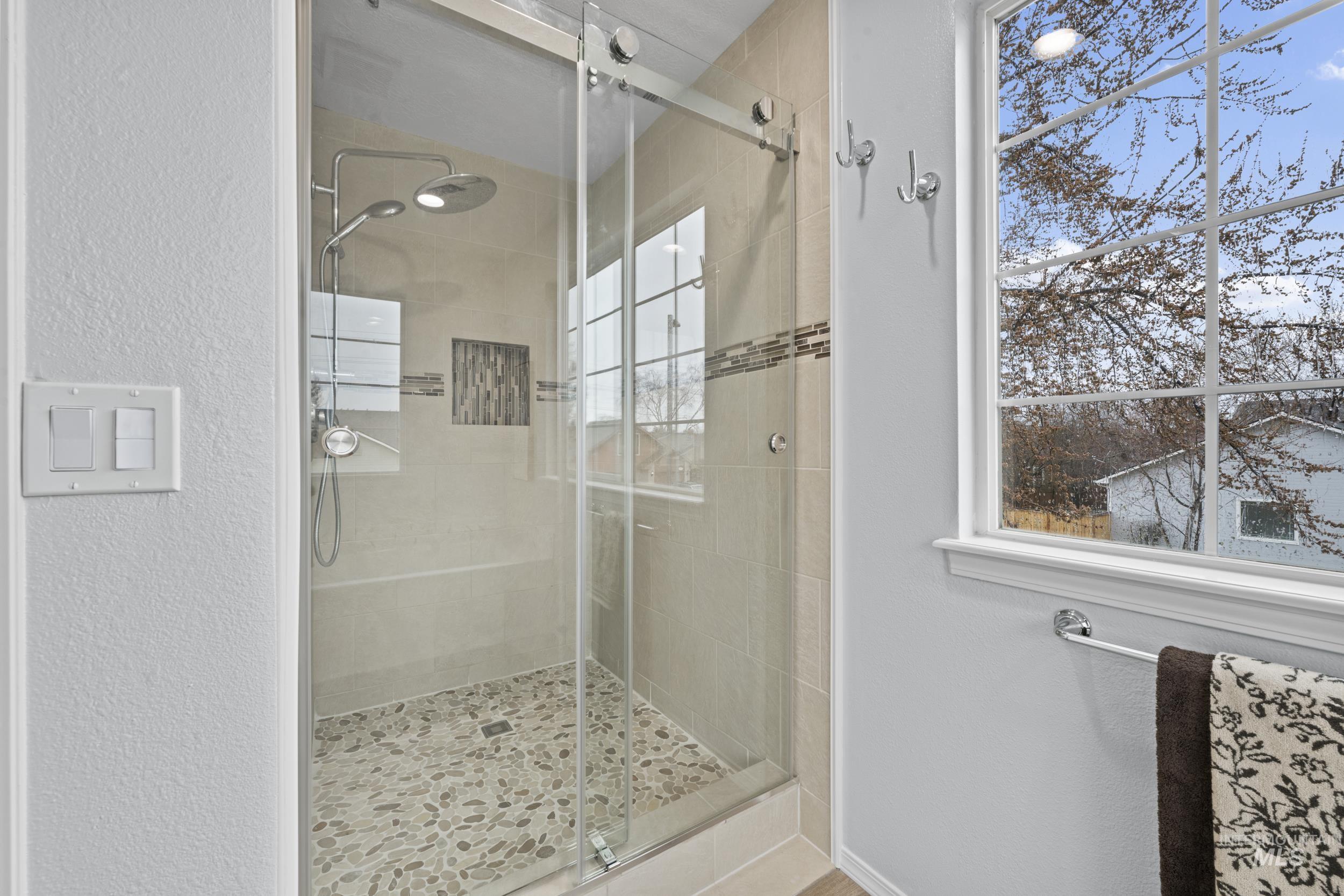 2257 W Pebblestone St, Meridian, Idaho 83646-8229, 4 Bedrooms, 3 Bathrooms, Residential For Sale, Price $587,900,MLS 98982396