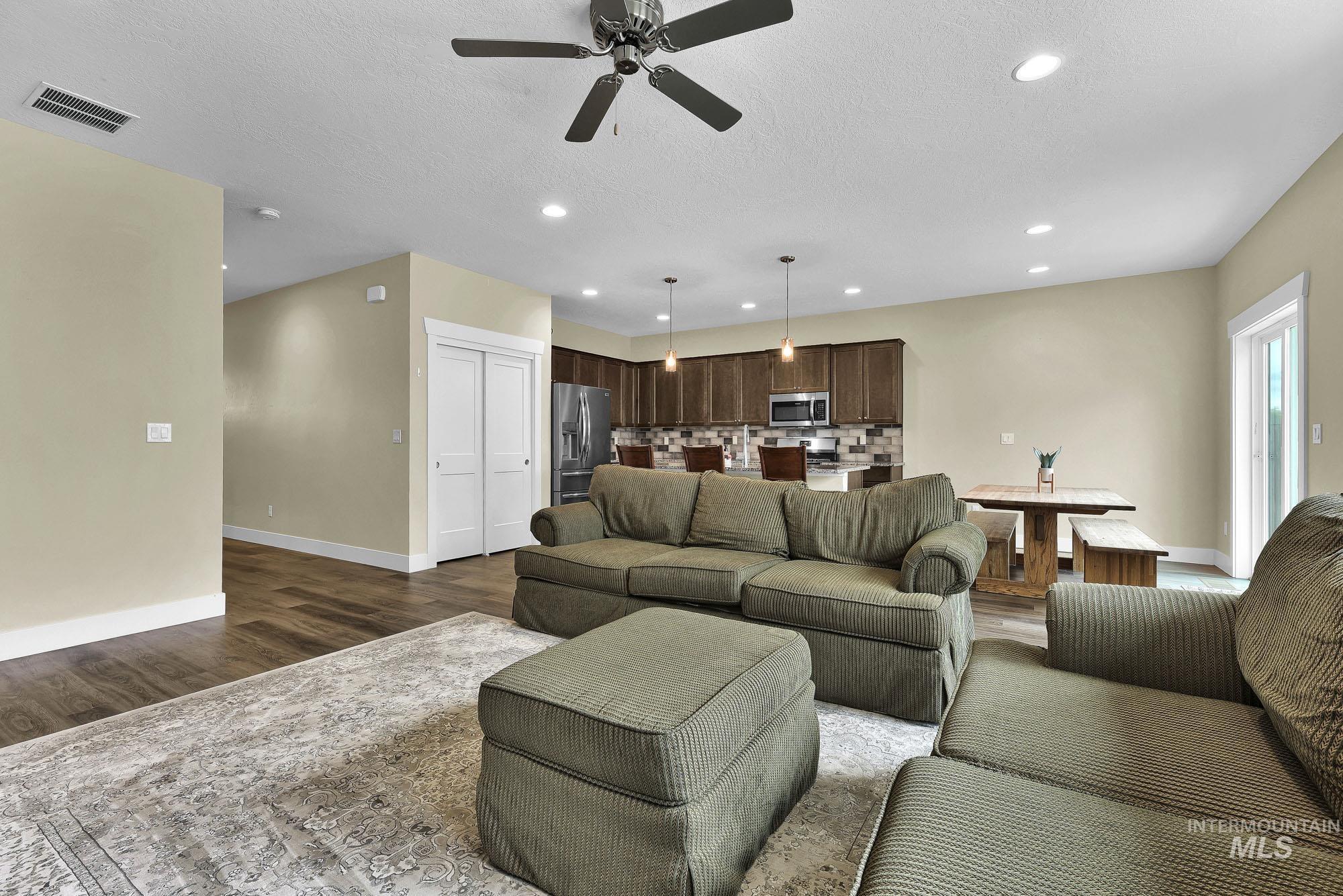 102 Thunder Mountain Ct, Homedale, Idaho 83628, 3 Bedrooms, 2 Bathrooms, Residential For Sale, Price $475,000,MLS 98982397