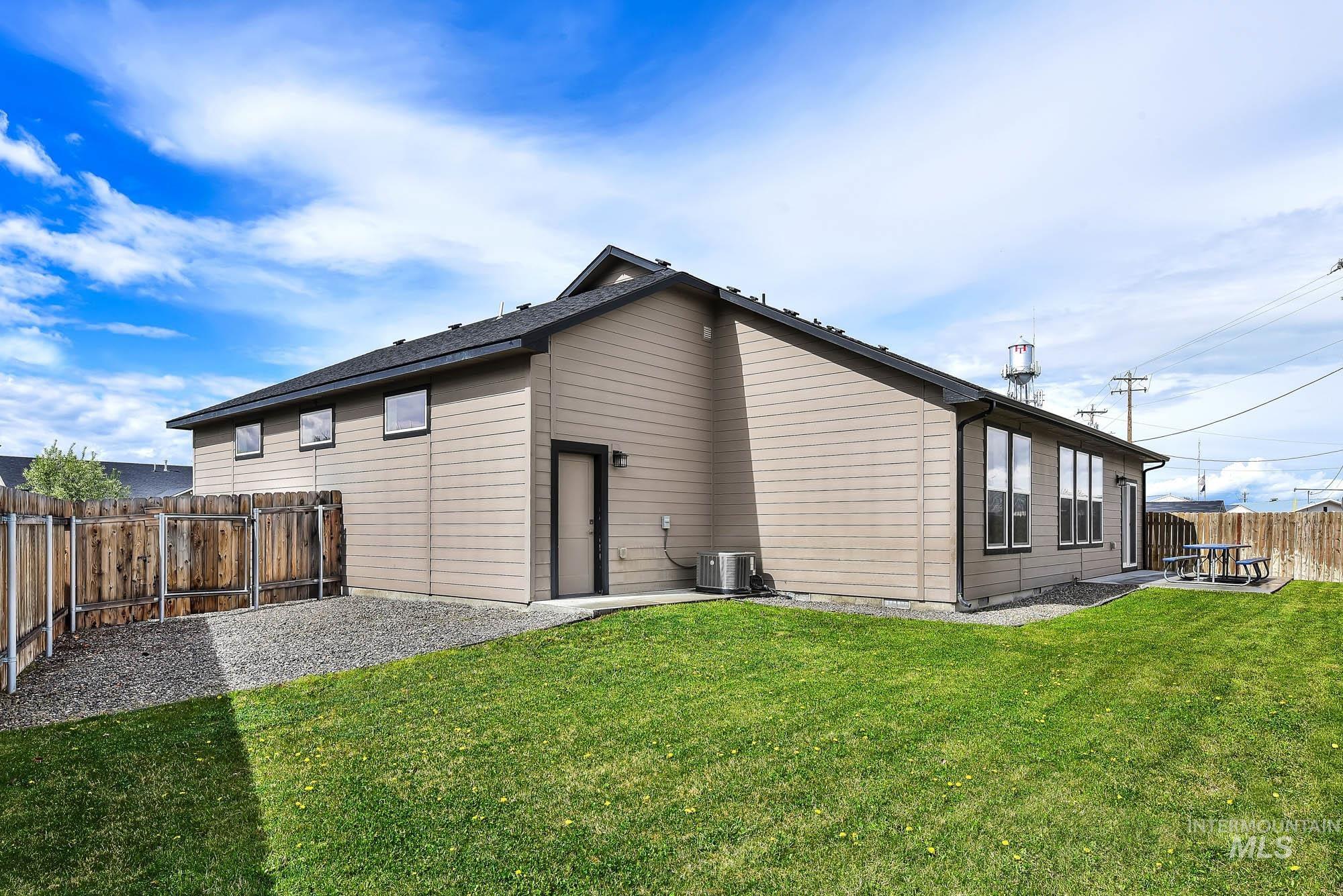 102 Thunder Mountain Ct, Homedale, Idaho 83628, 3 Bedrooms, 2 Bathrooms, Residential For Sale, Price $475,000,MLS 98982397