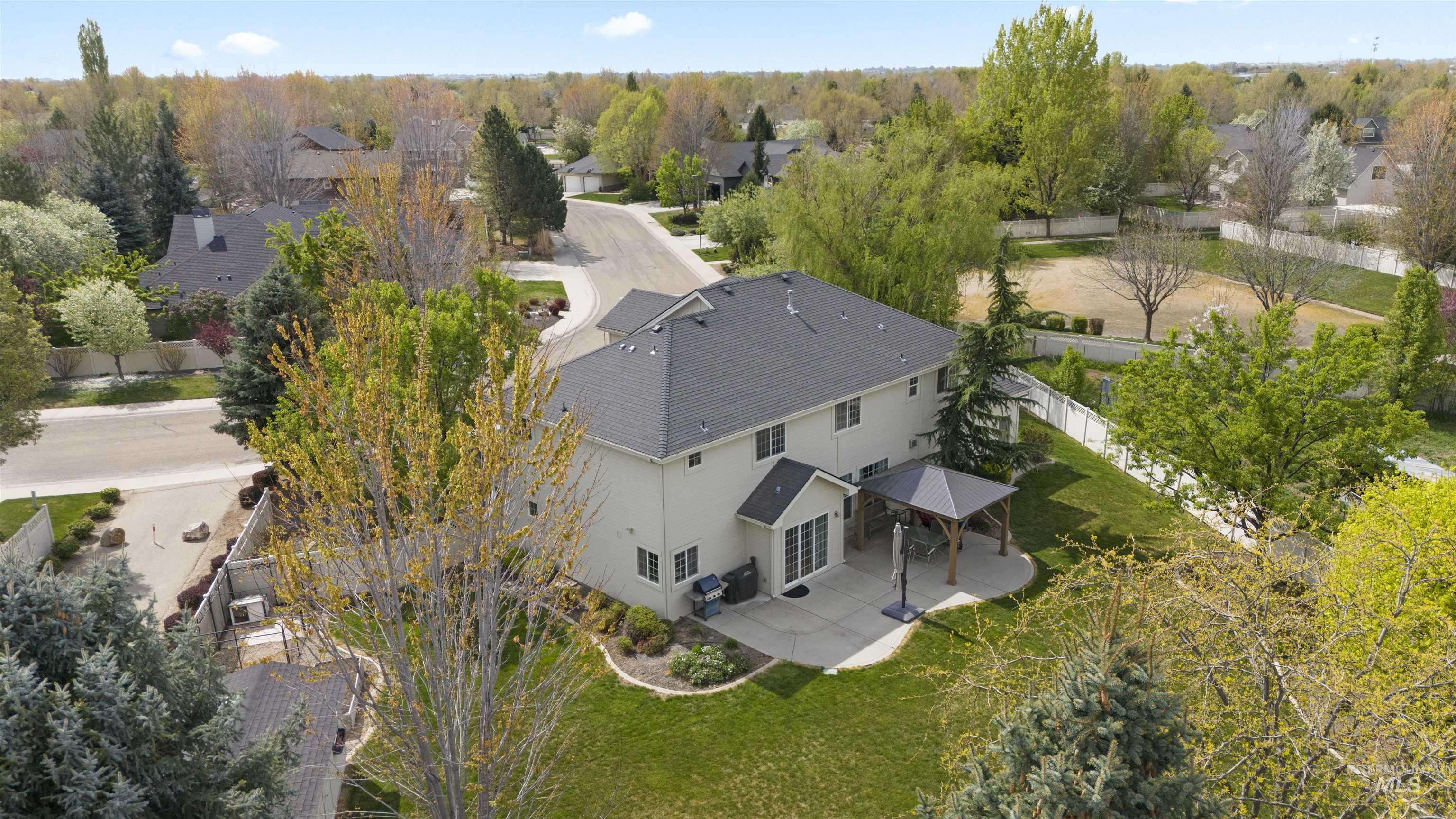 2698 W Torana Dr, Meridian, Idaho 83646, 4 Bedrooms, 3.5 Bathrooms, Residential For Sale, Price $925,000,MLS 98982398