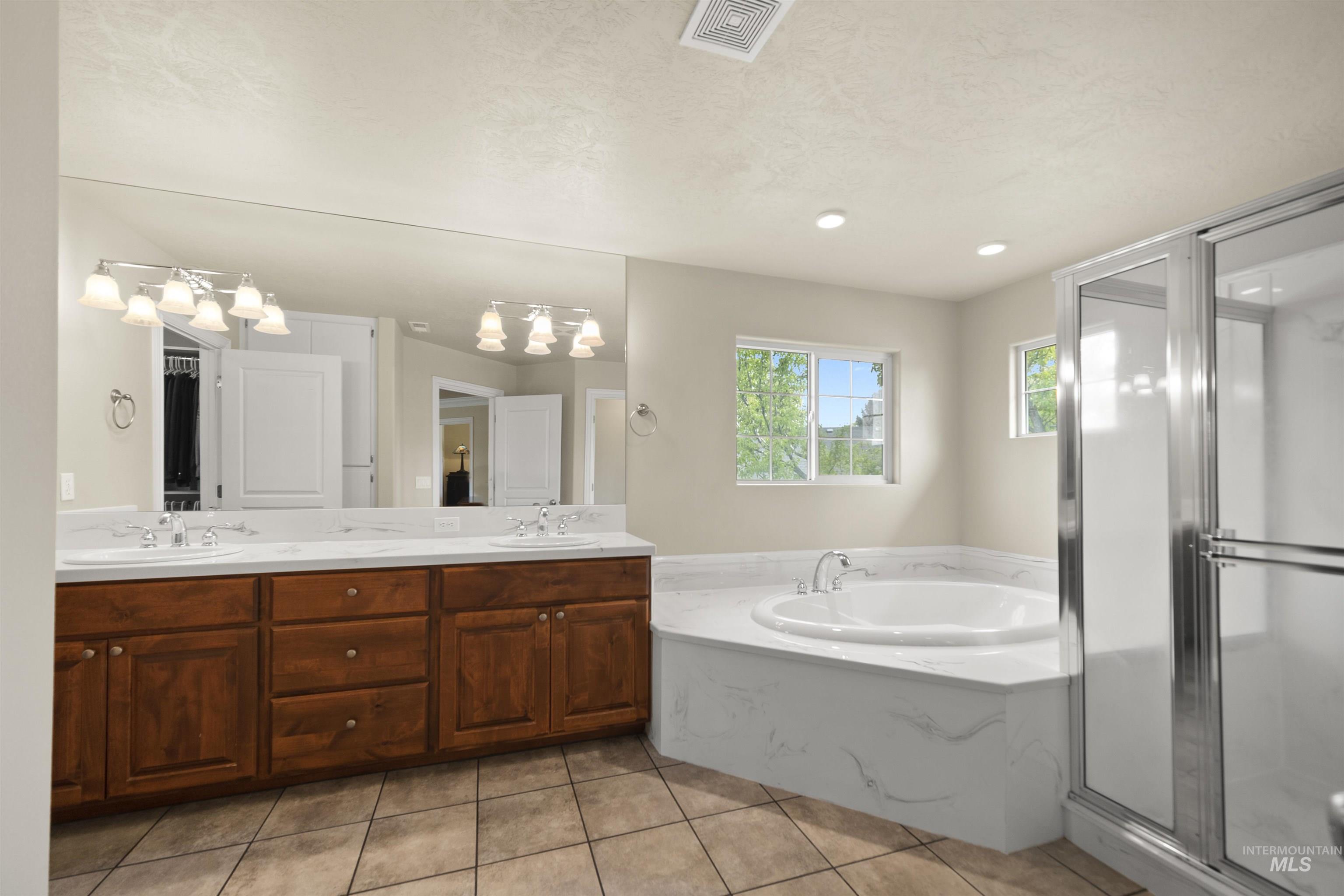 2698 W Torana Dr, Meridian, Idaho 83646, 4 Bedrooms, 3.5 Bathrooms, Residential For Sale, Price $925,000,MLS 98982398