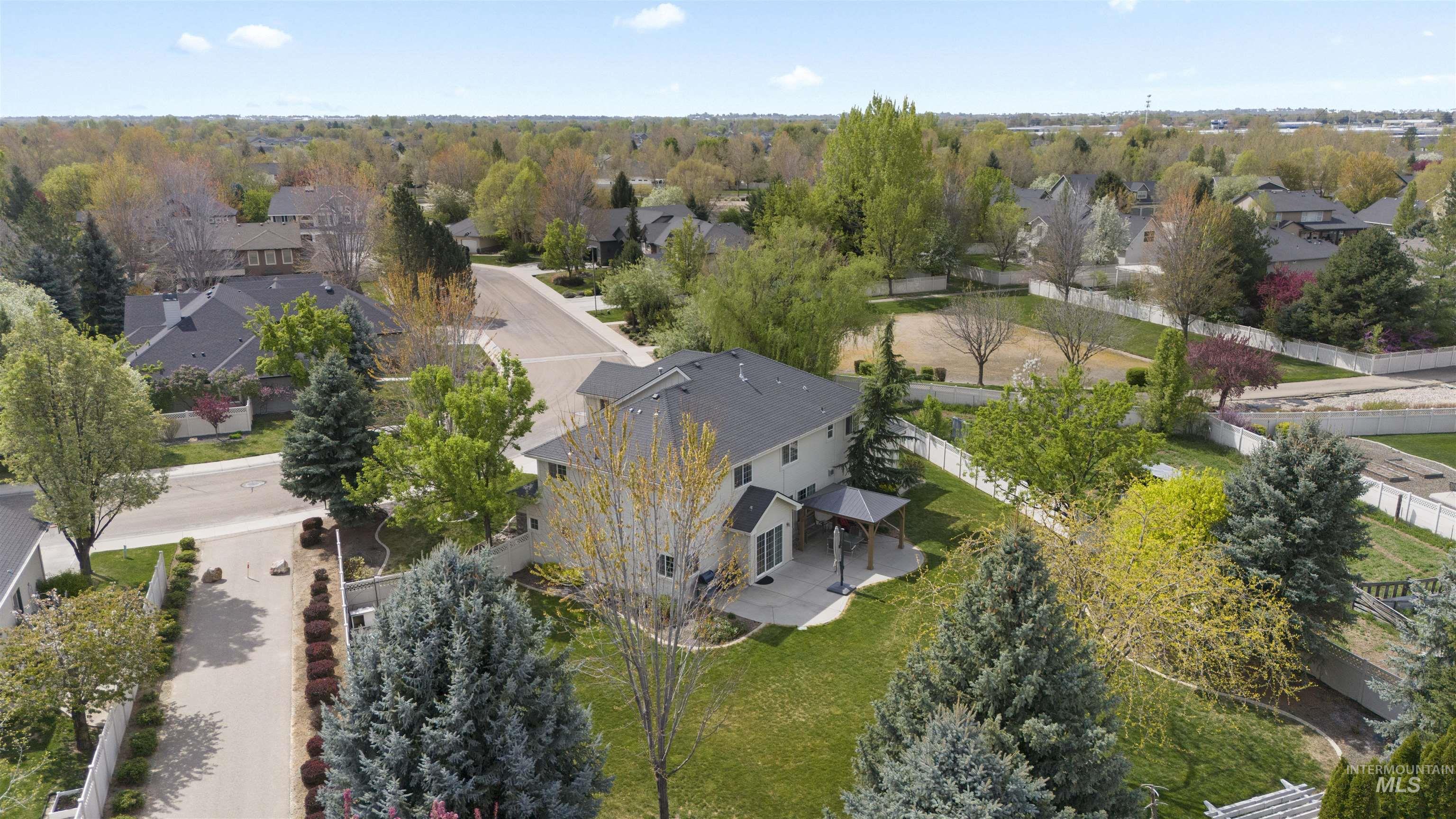 2698 W Torana Dr, Meridian, Idaho 83646, 4 Bedrooms, 3.5 Bathrooms, Residential For Sale, Price $925,000,MLS 98982398