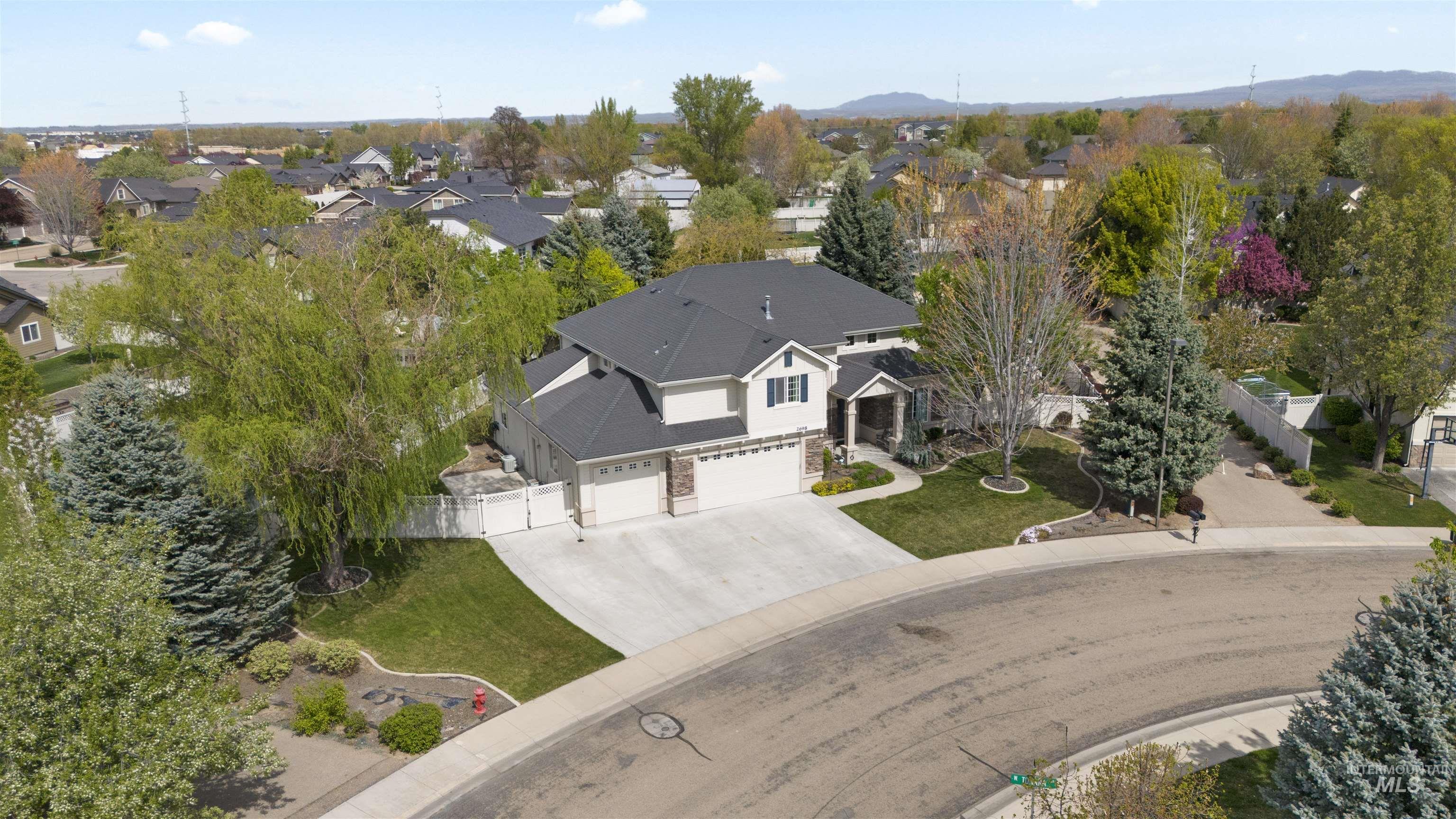 2698 W Torana Dr, Meridian, Idaho 83646, 4 Bedrooms, 3.5 Bathrooms, Residential For Sale, Price $925,000,MLS 98982398