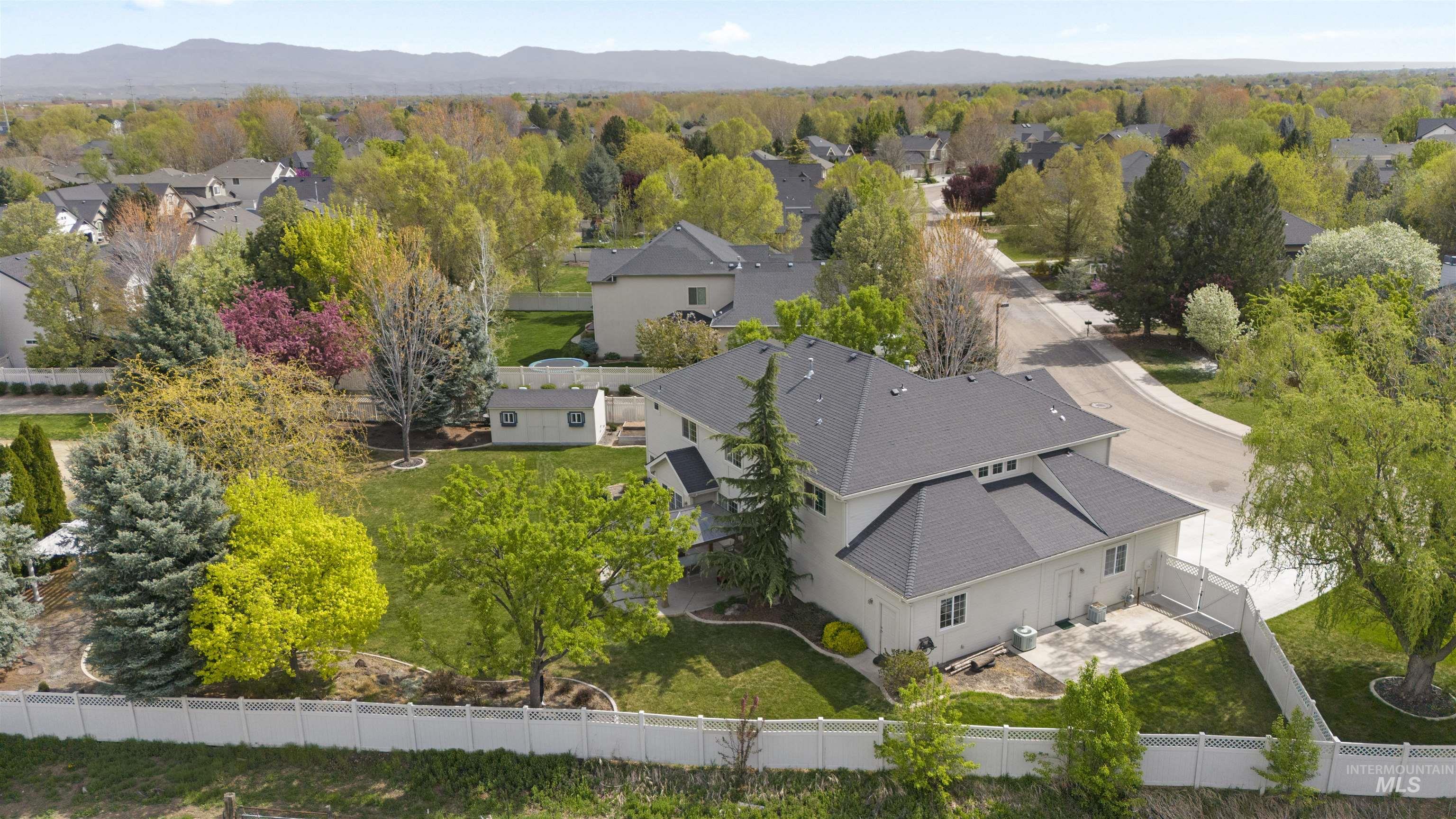 2698 W Torana Dr, Meridian, Idaho 83646, 4 Bedrooms, 3.5 Bathrooms, Residential For Sale, Price $925,000,MLS 98982398