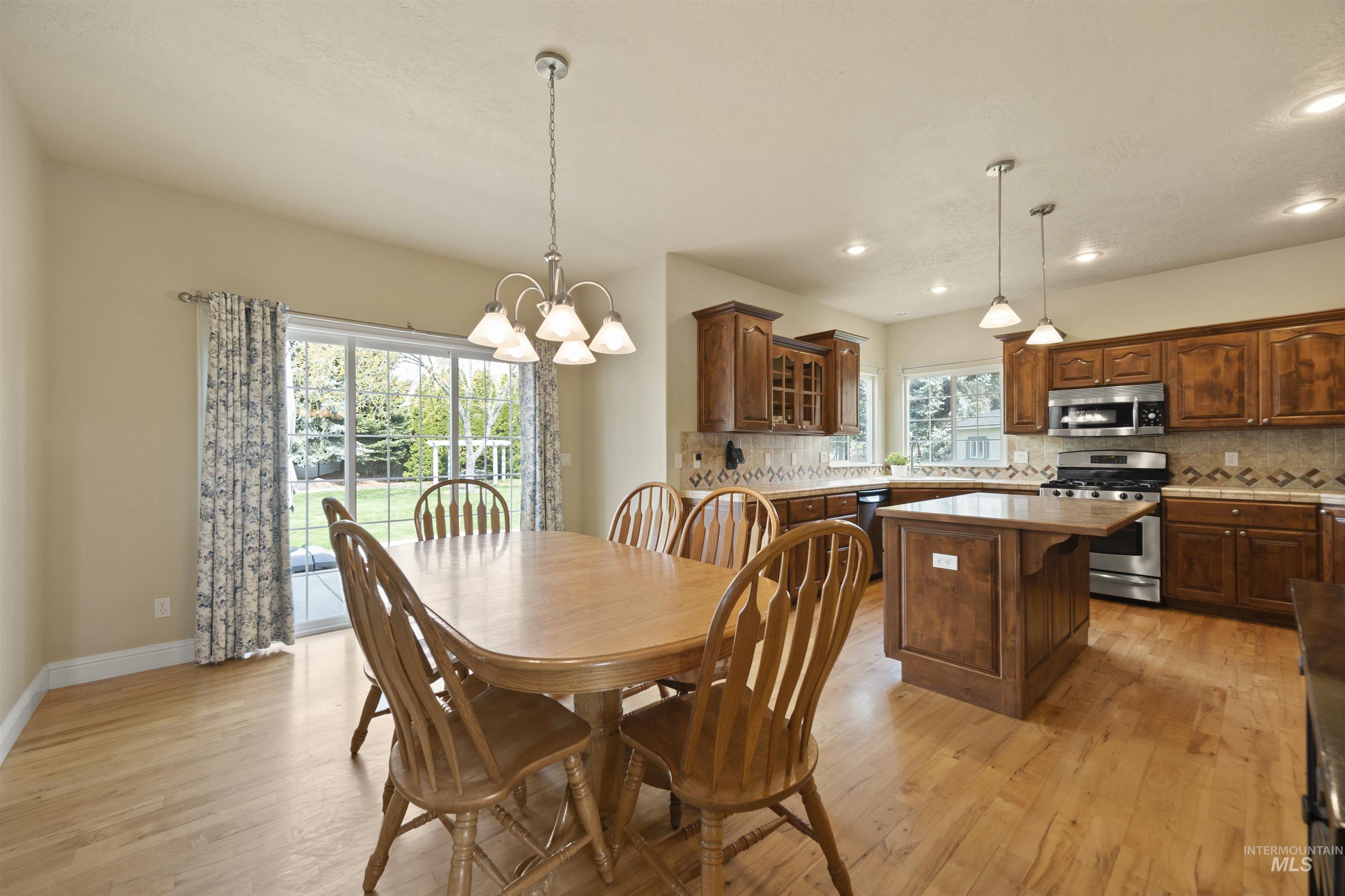 2698 W Torana Dr, Meridian, Idaho 83646, 4 Bedrooms, 3.5 Bathrooms, Residential For Sale, Price $925,000,MLS 98982398