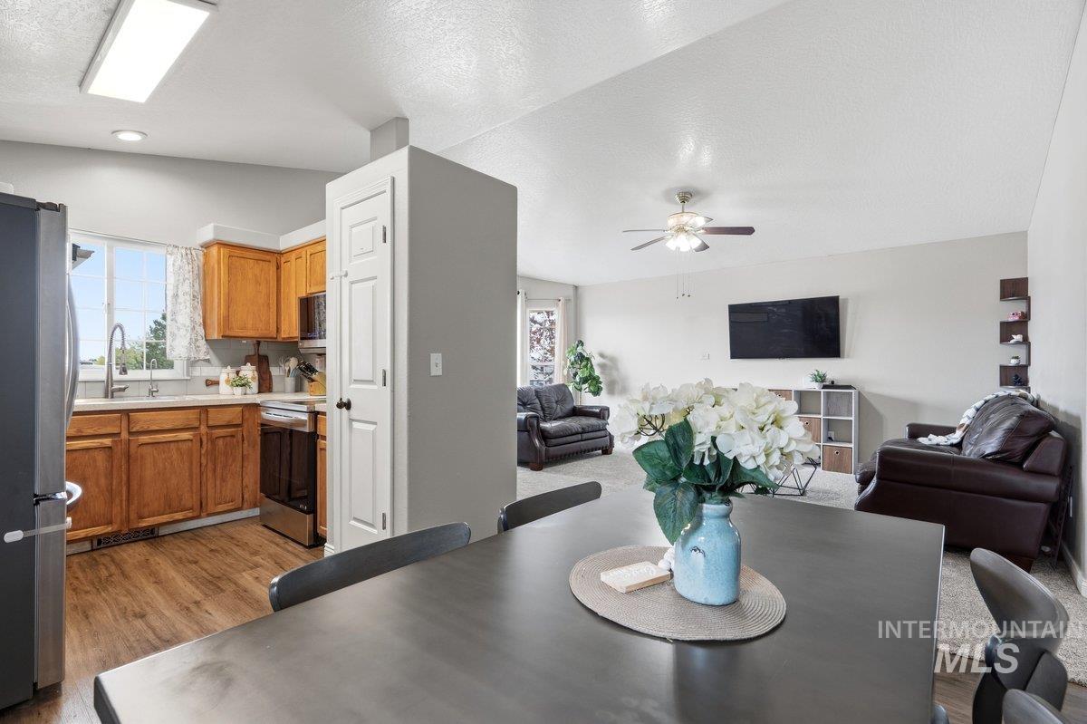 3308 Robinhood Loop, Nampa, Idaho 83687, 3 Bedrooms, 2 Bathrooms, Residential For Sale, Price $350,000, 98982400