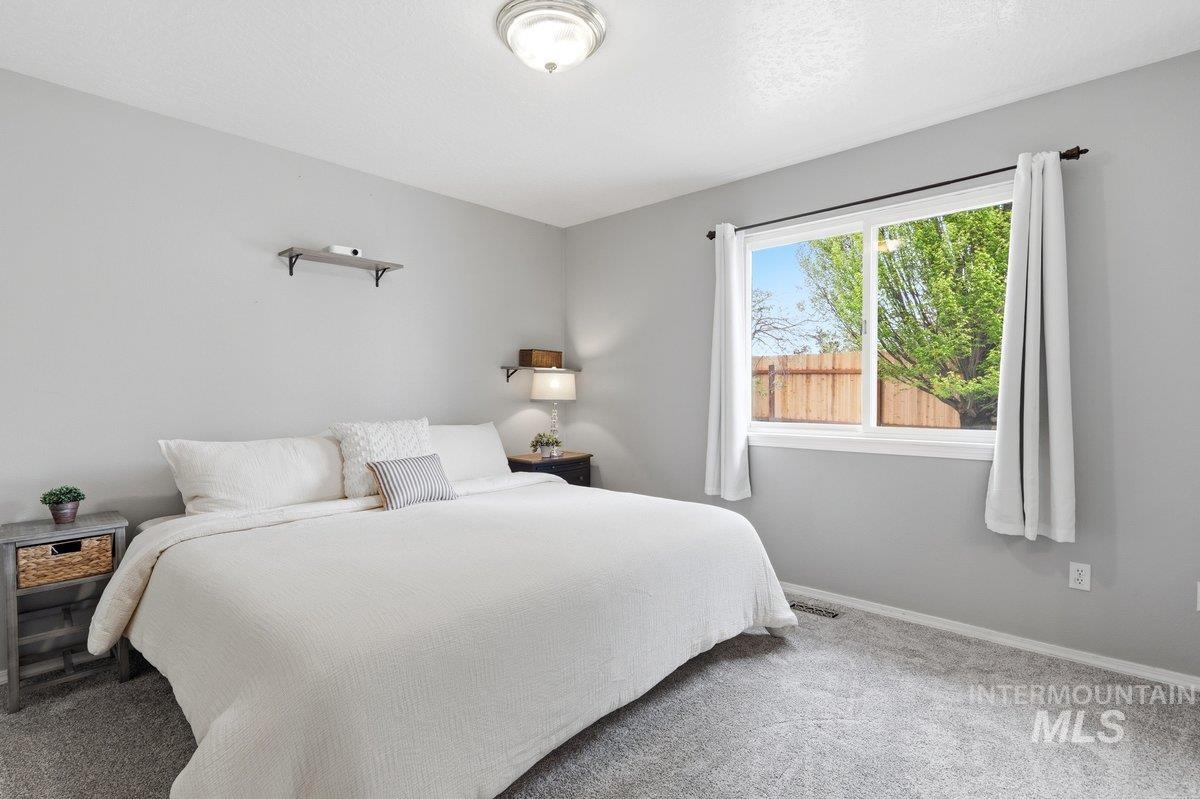 3308 Robinhood Loop, Nampa, Idaho 83687, 3 Bedrooms, 2 Bathrooms, Residential For Sale, Price $350,000, 98982400