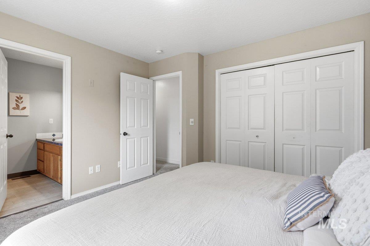 3308 Robinhood Loop, Nampa, Idaho 83687, 3 Bedrooms, 2 Bathrooms, Residential For Sale, Price $350,000, 98982400